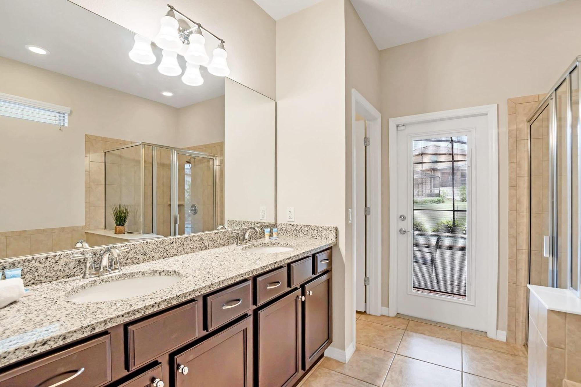 Holiday home 8br W Pool Hot Tub And Theatre Loft