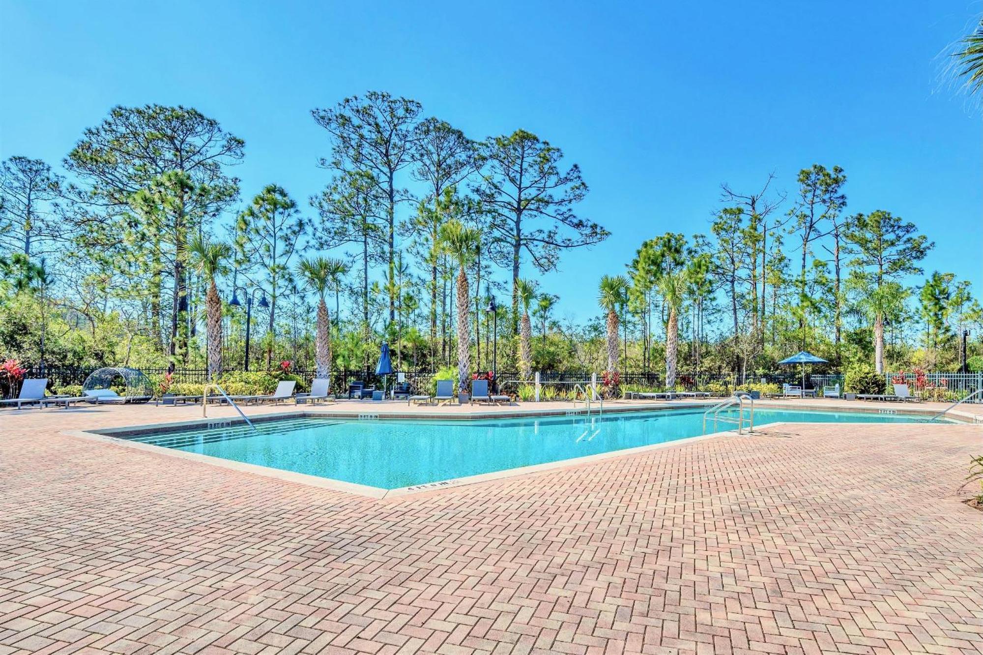 Pet-friendly 3br W Pool Hot Tub Orlando