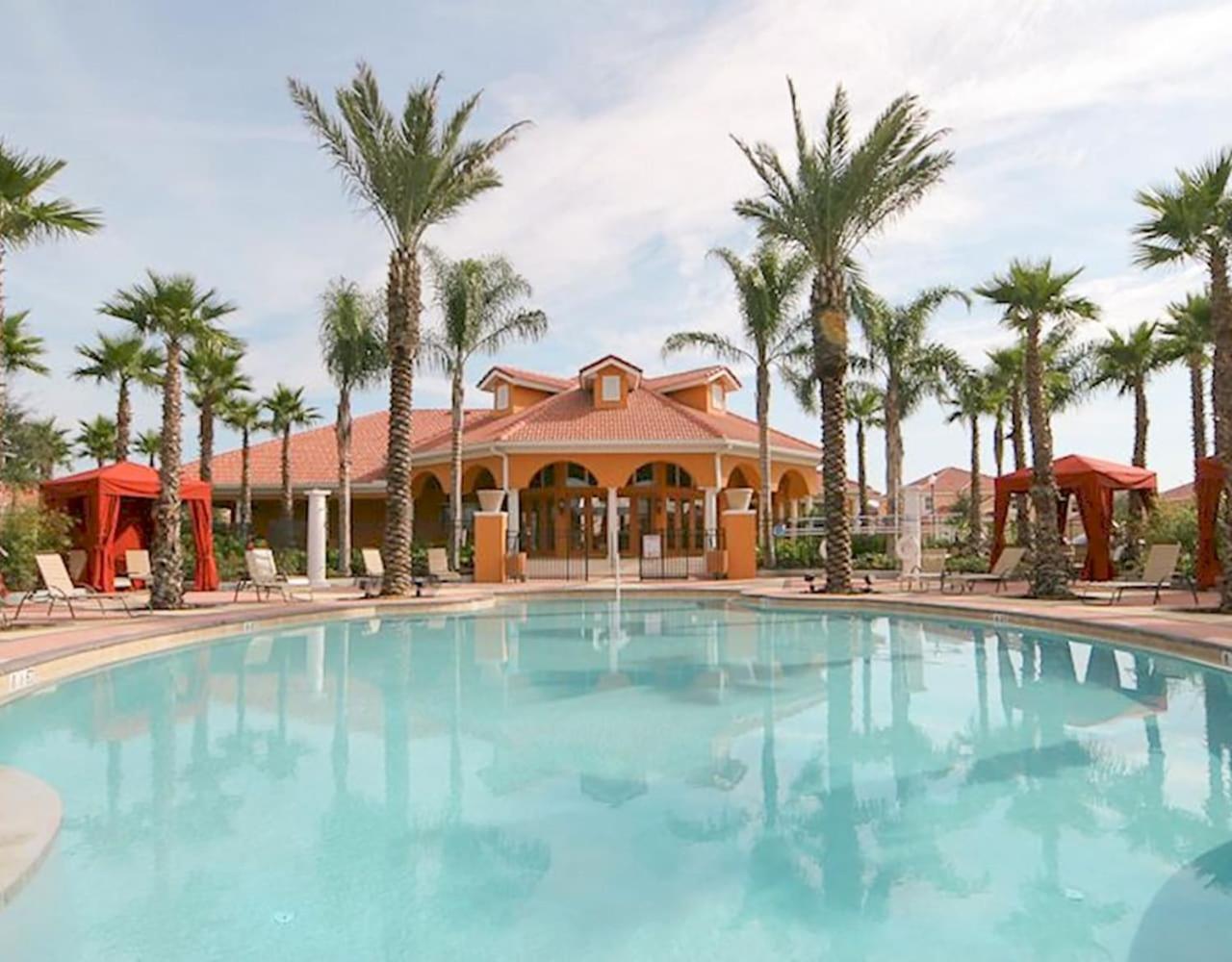 Large Spacious W Private Pool & Hot Tub Holiday home Davenport
