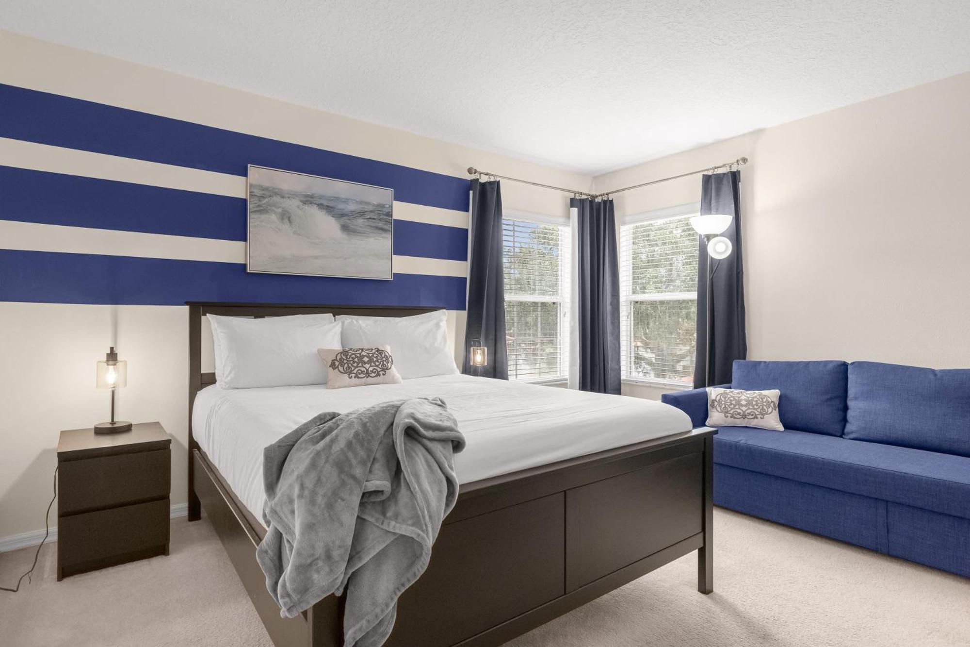 Holiday home Large Spacious W Private Pool & Hot Tub