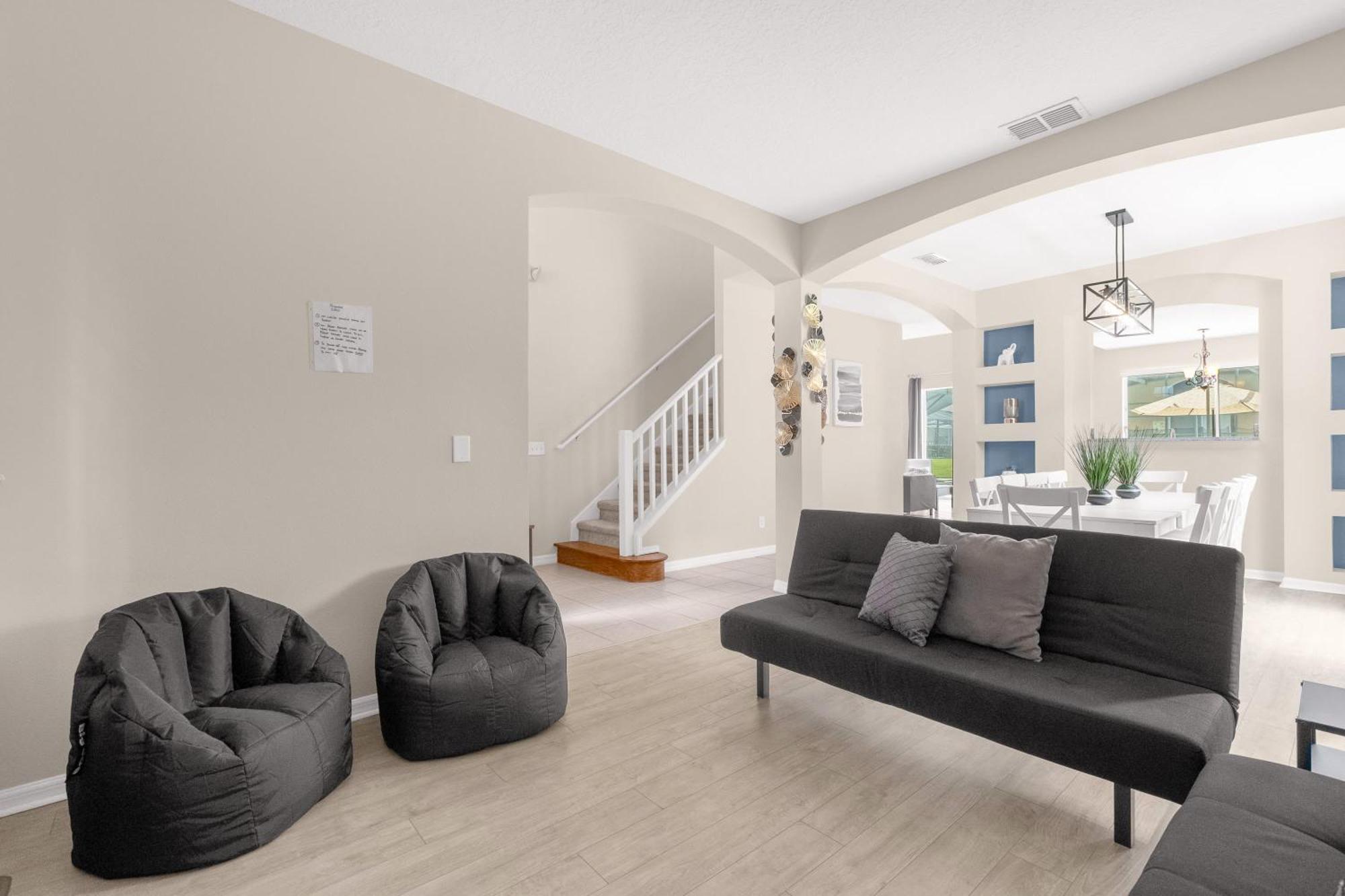 Large Spacious W Private Pool & Hot Tub Holiday home *