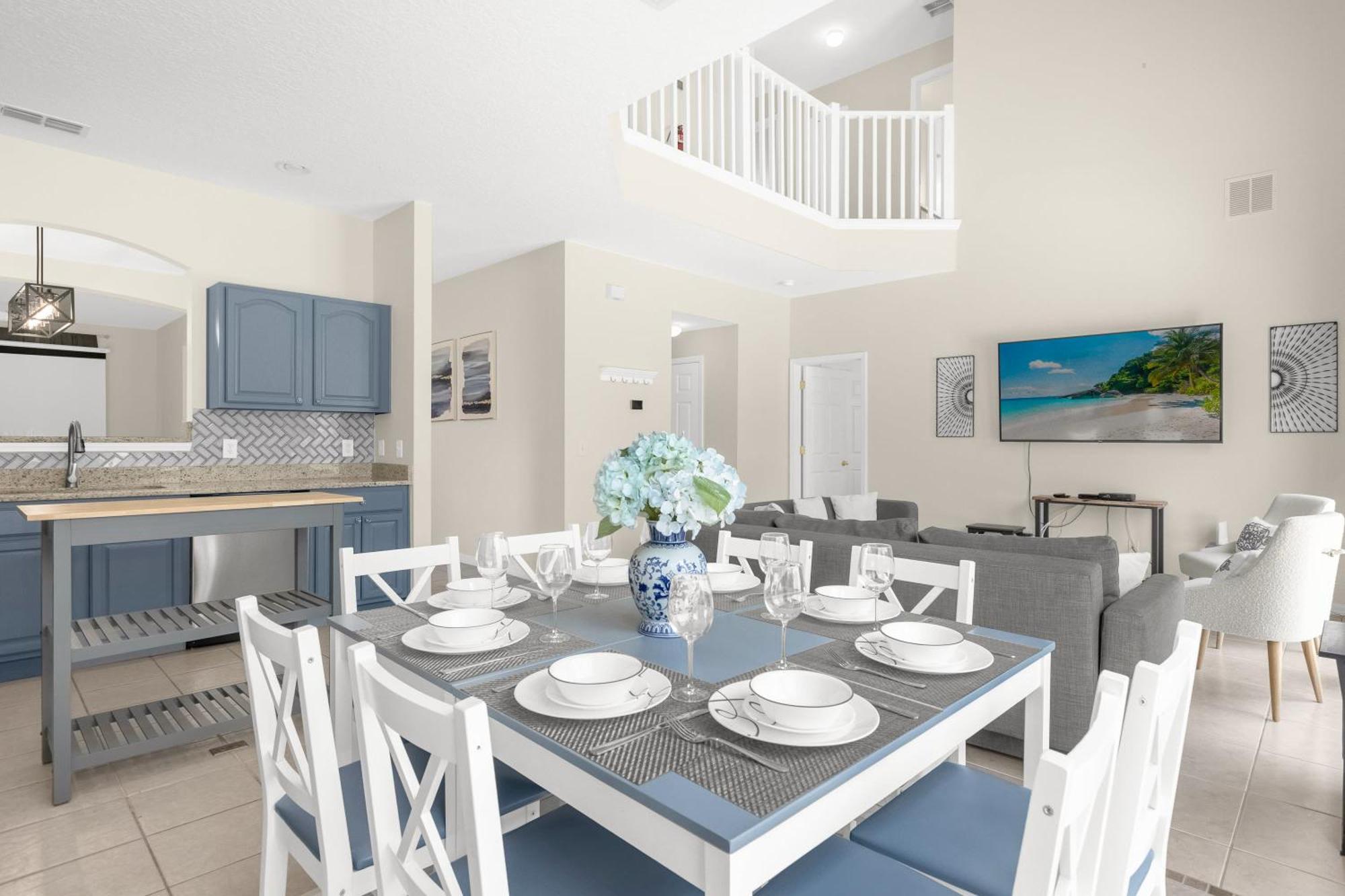 Large Spacious W Private Pool & Hot Tub Holiday home *