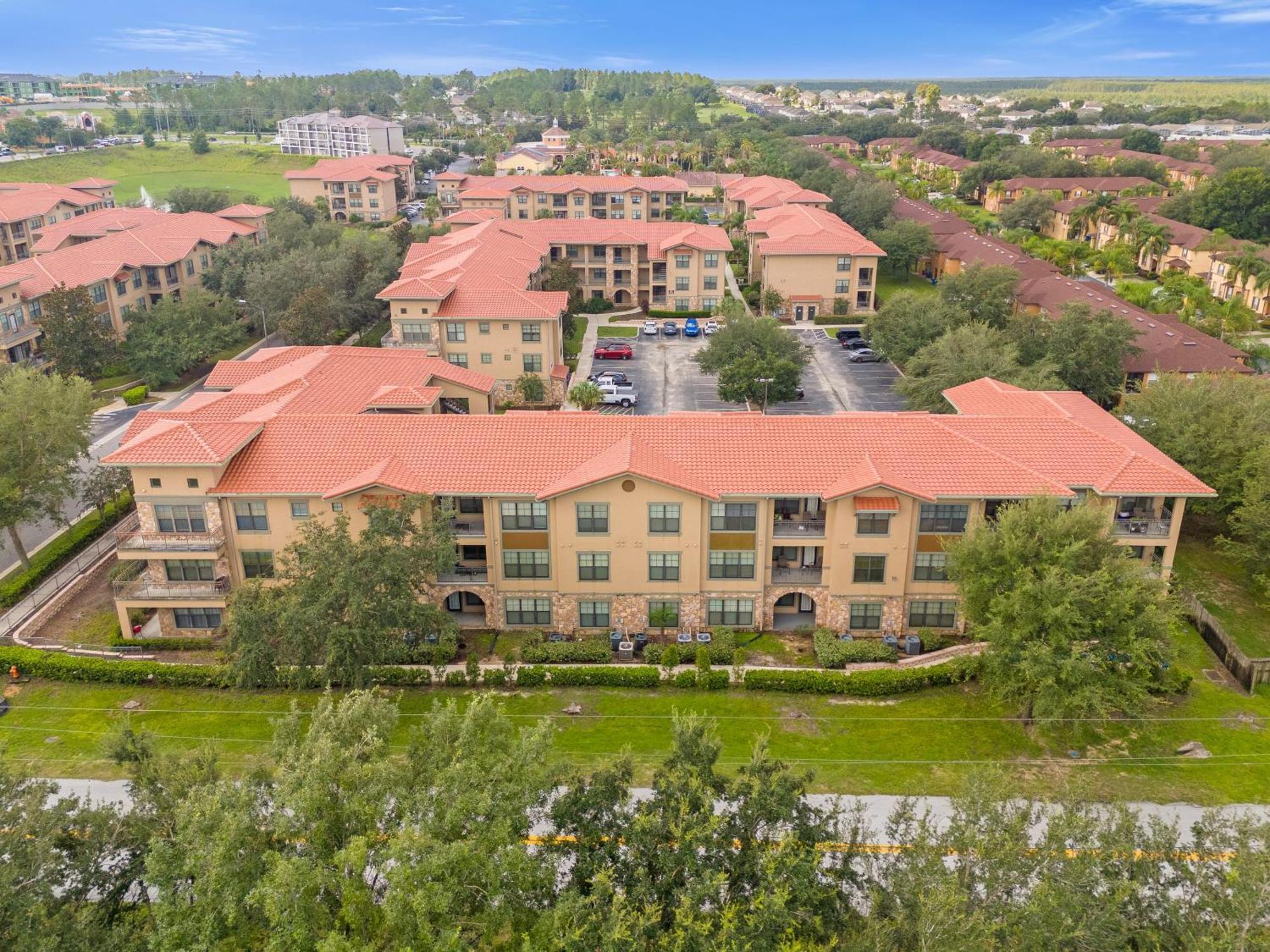 With Private Patio - Near Disney's Animal Kingdom Holiday home *