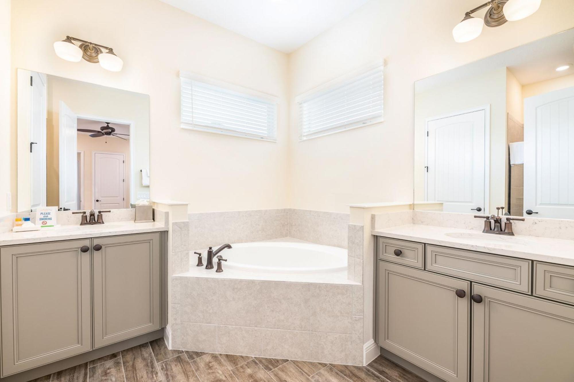The Mermosa With Private Pool Near And Margaritaville Access - 8016st Holiday home *