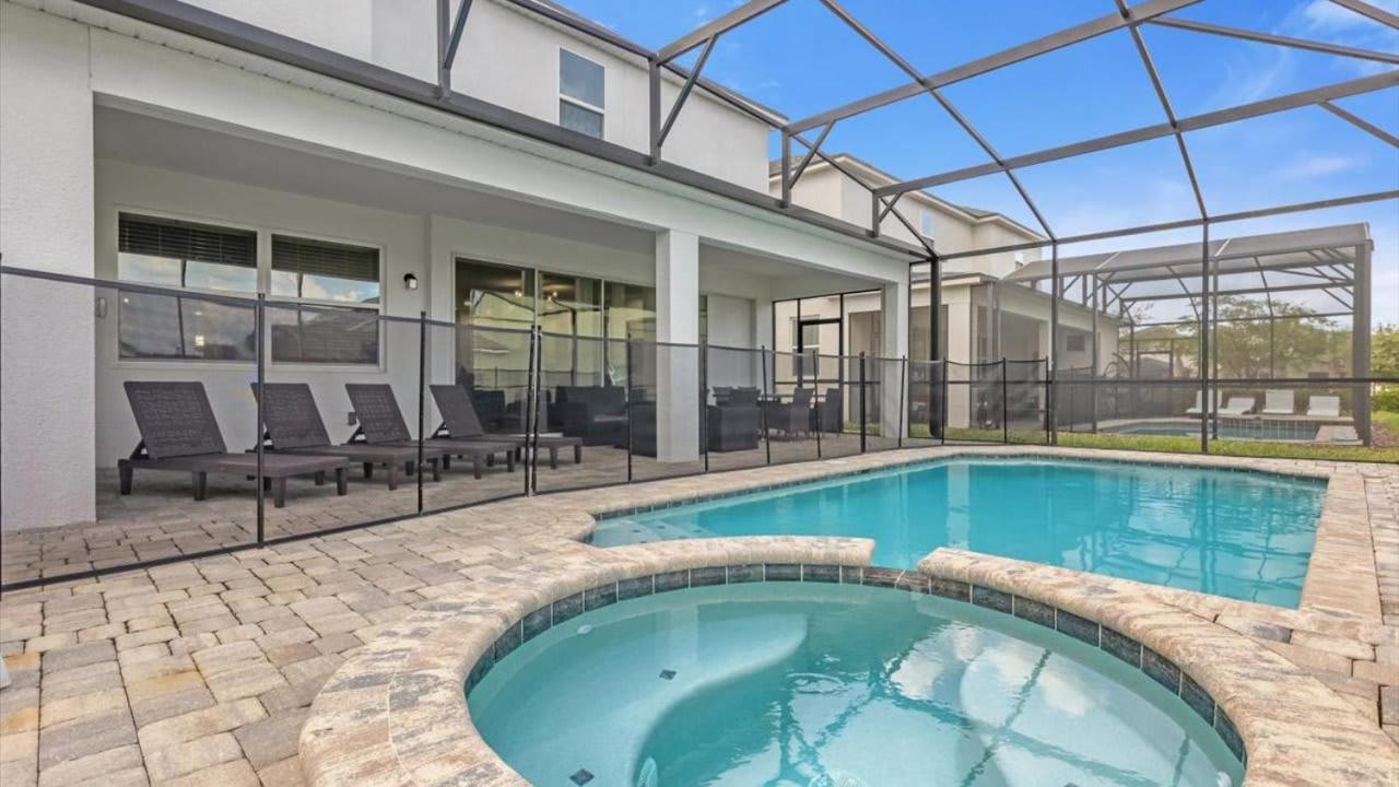 Majestic 9-bedroom Home: Luxury & Serenity Await Holiday home