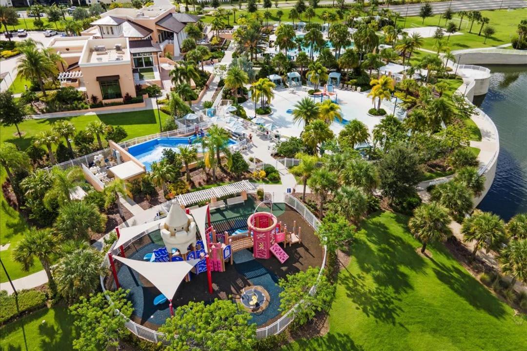Majestic 9-bedroom Home: Luxury & Serenity Await Holiday home *