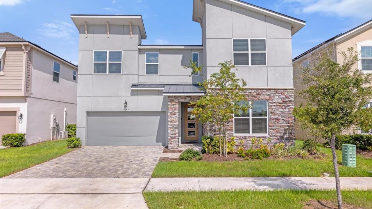 Majestic 9-bedroom Home: Luxury & Serenity Await Kissimmee