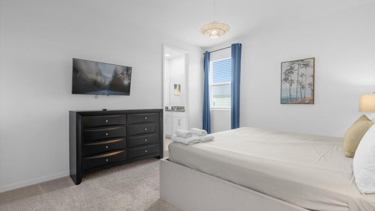 Majestic 9-bedroom Home: Luxury & Serenity Await Holiday home *