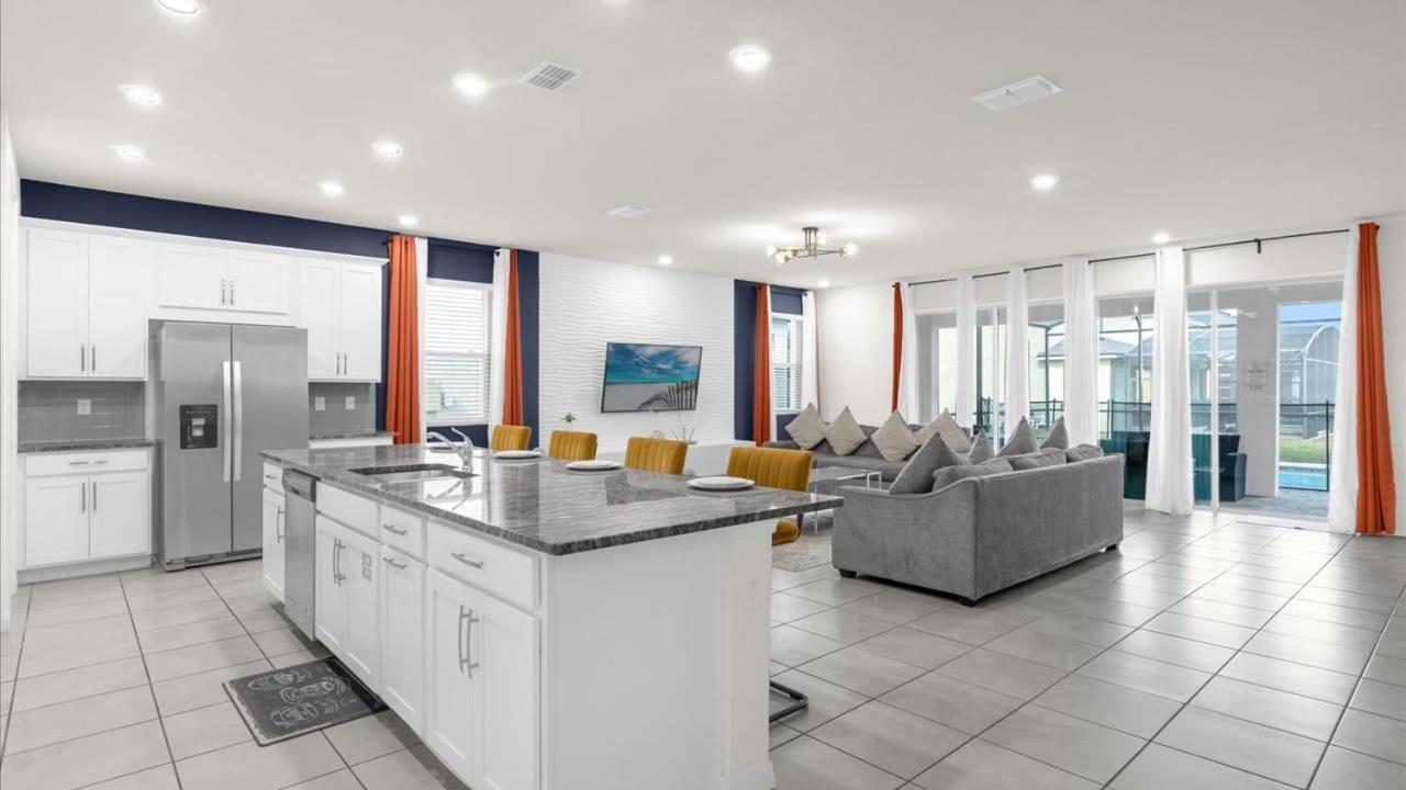 Majestic 9-bedroom Home: Luxury & Serenity Await Holiday home *