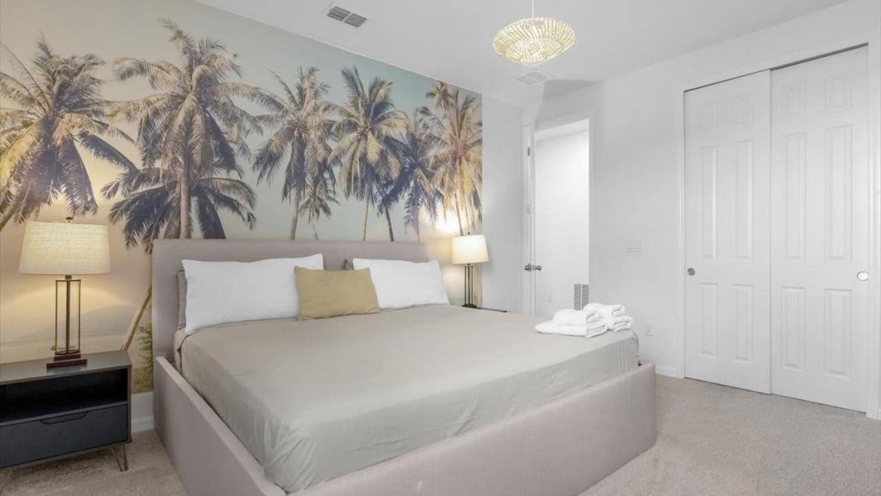 Majestic 9-bedroom Home: Luxury & Serenity Await Kissimmee