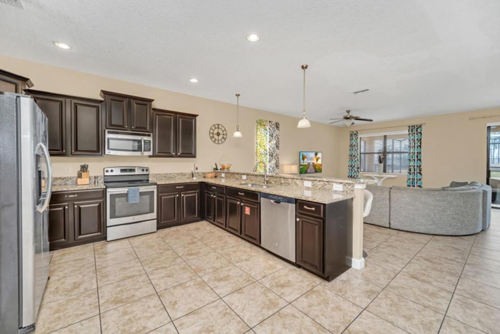 Dream Vacation - Pool, Theater, And Game Holiday home *
