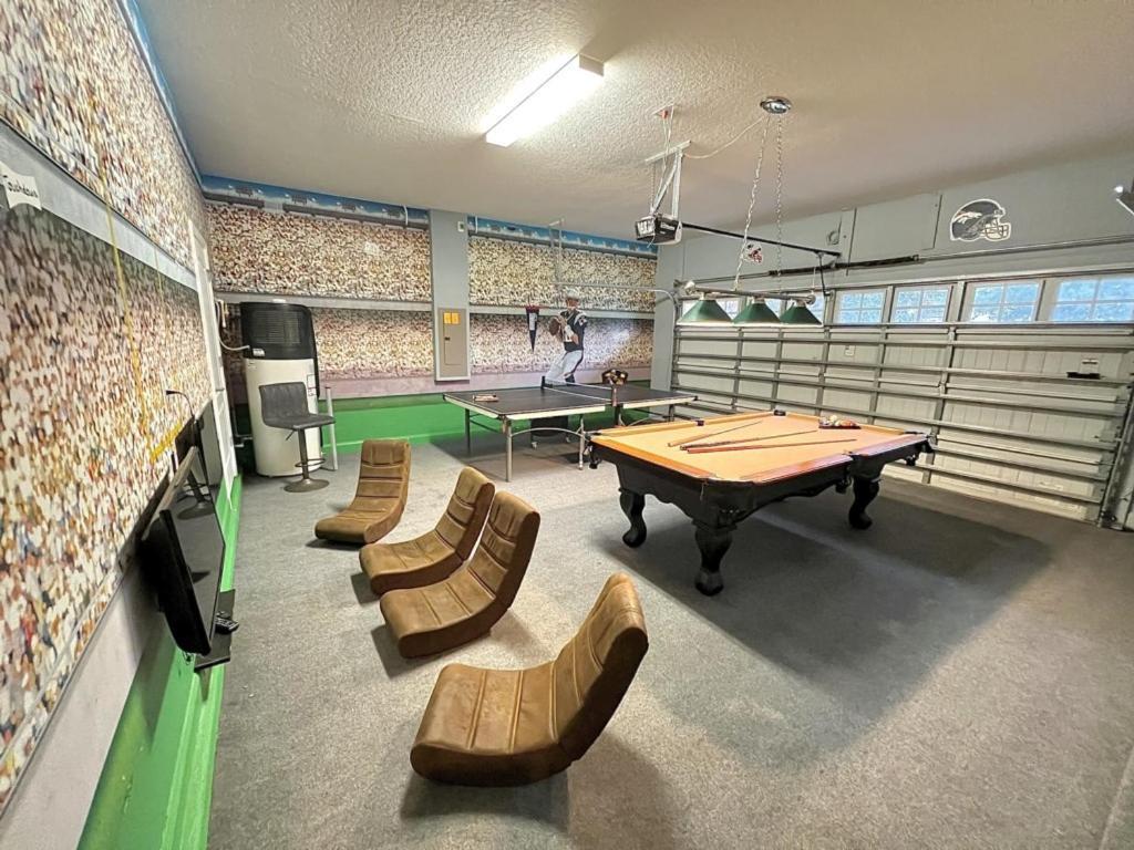 Dream Vacation - Pool, Theater, And Game Holiday home *
