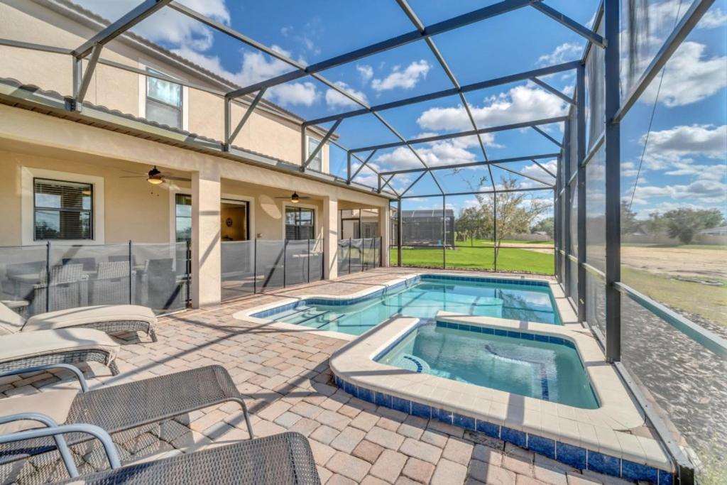 Dream Vacation - Pool, Theater, And Game Davenport