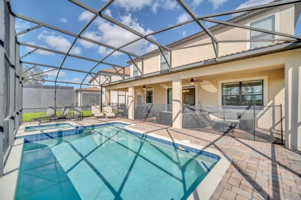 Dream Vacation - Pool, Theater, And Game Holiday home