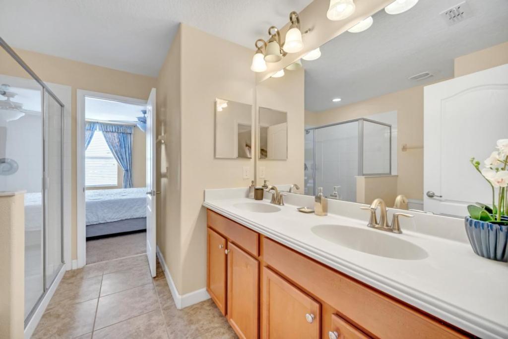 Holiday home Dream Vacation - Pool, Theater, And Game Davenport