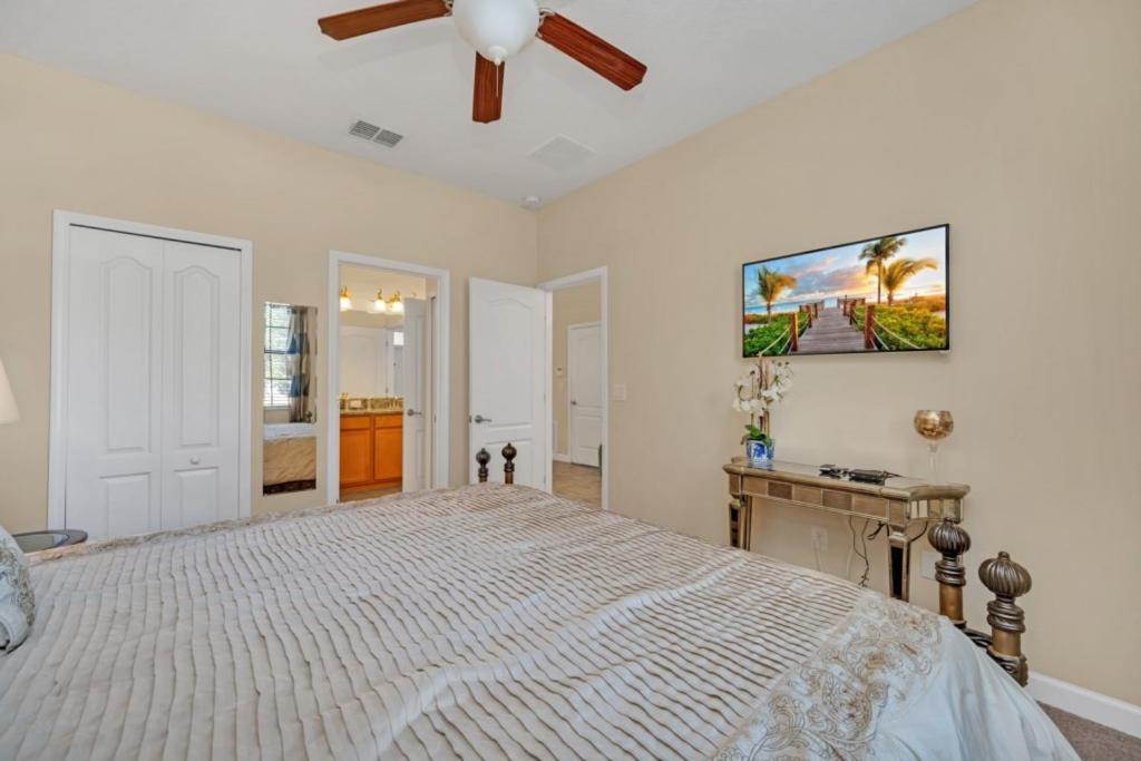 Dream Vacation - Pool, Theater, And Game Holiday home Davenport