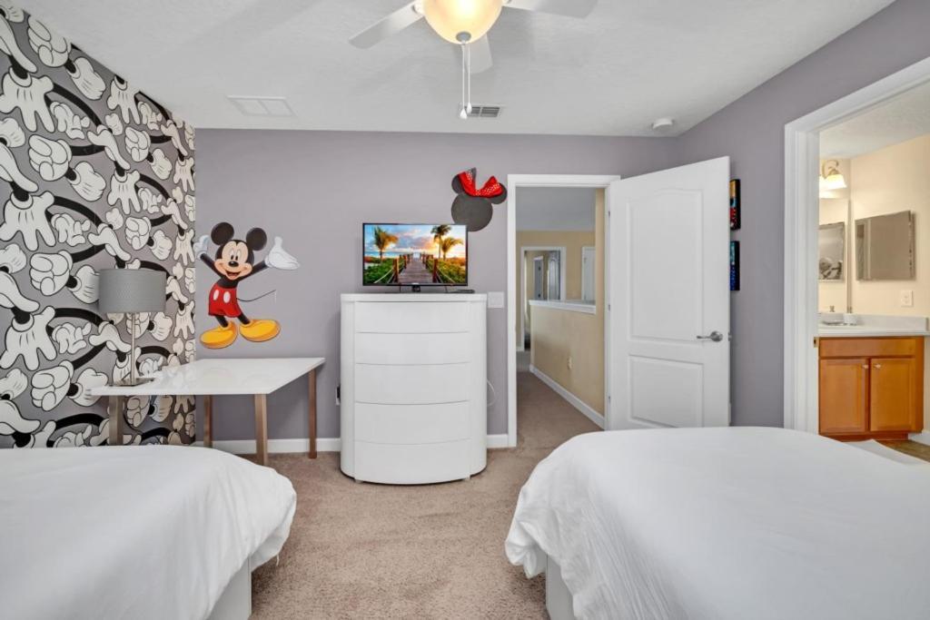 Dream Vacation - Pool, Theater, And Game * Davenport