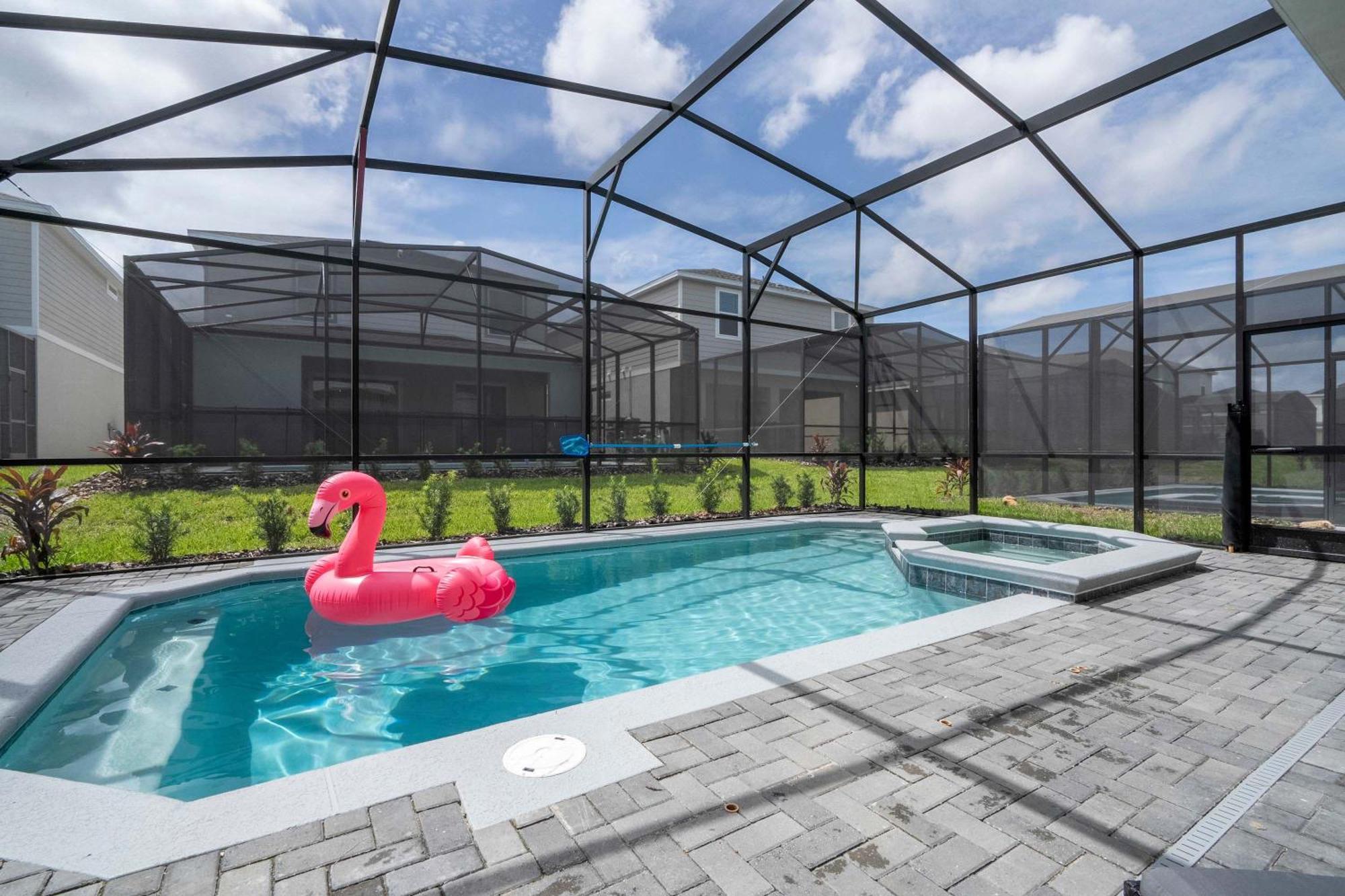 Holiday home Stunning 7bd Jacuzzi Pool & Close To At Windsor Cay 16217