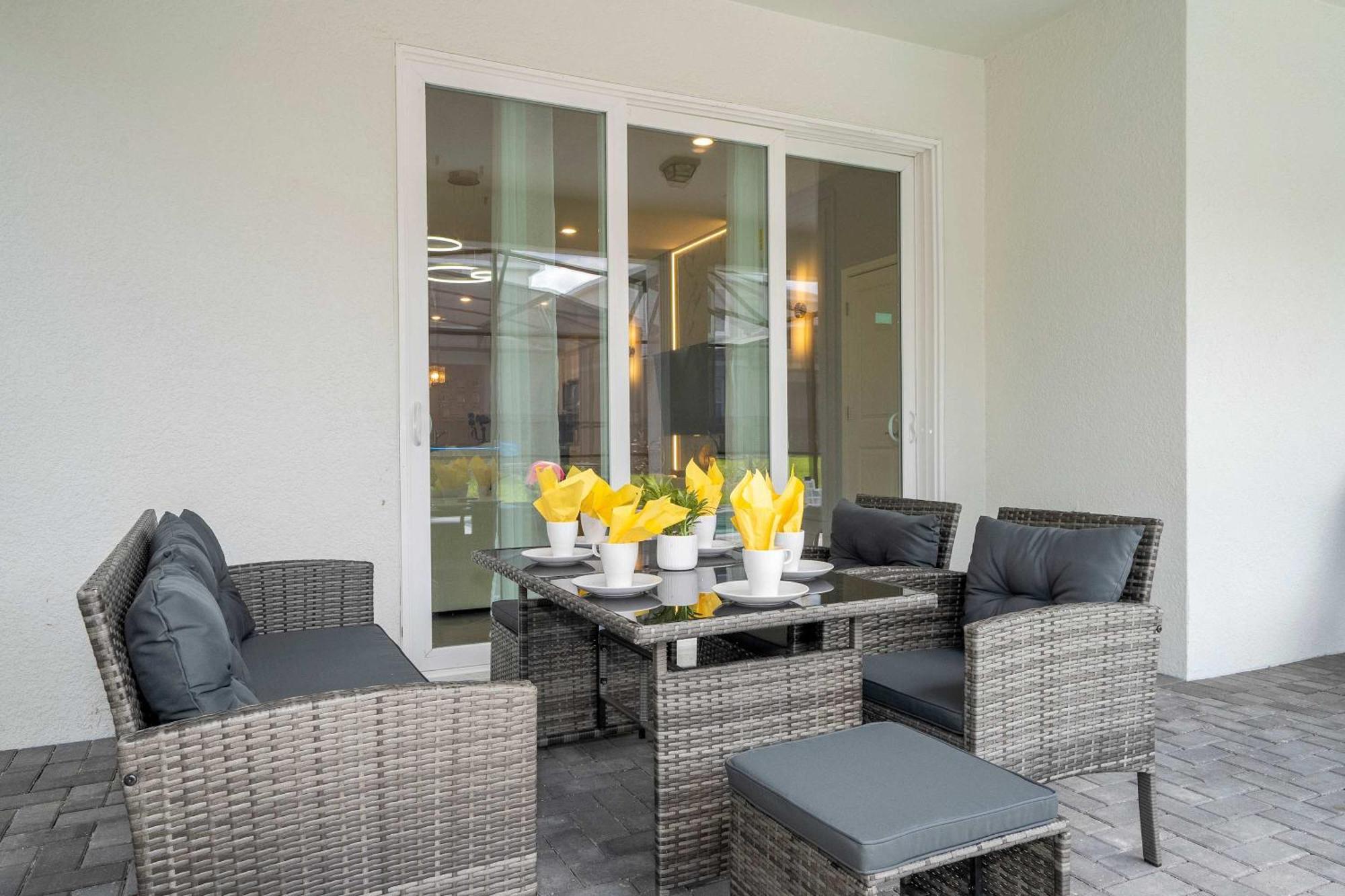 Stunning 7bd Jacuzzi Pool & Close To At Windsor Cay 16217 *