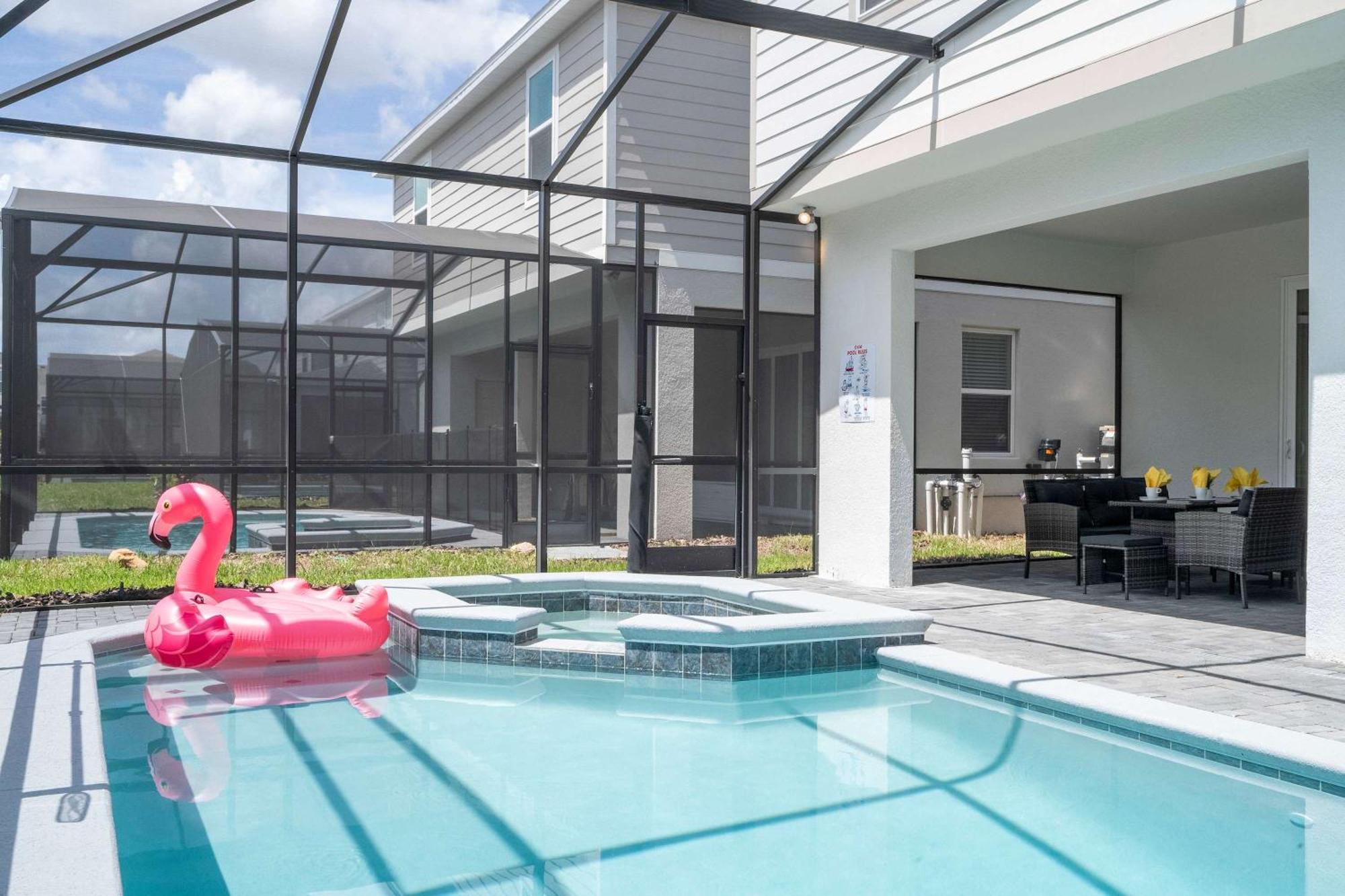 Holiday home Stunning 7bd Jacuzzi Pool & Close To At Windsor Cay 16217 *