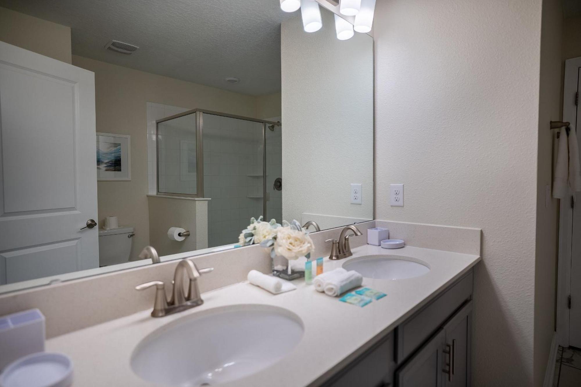 Private And Luxurious Corner 8bd Lot W/golf View