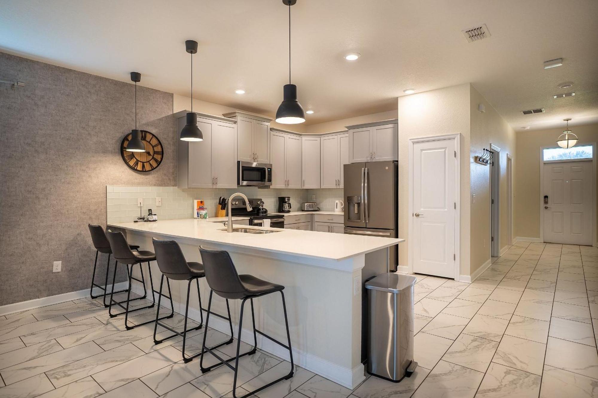Private And Luxurious Corner 8bd Lot W/golf View *