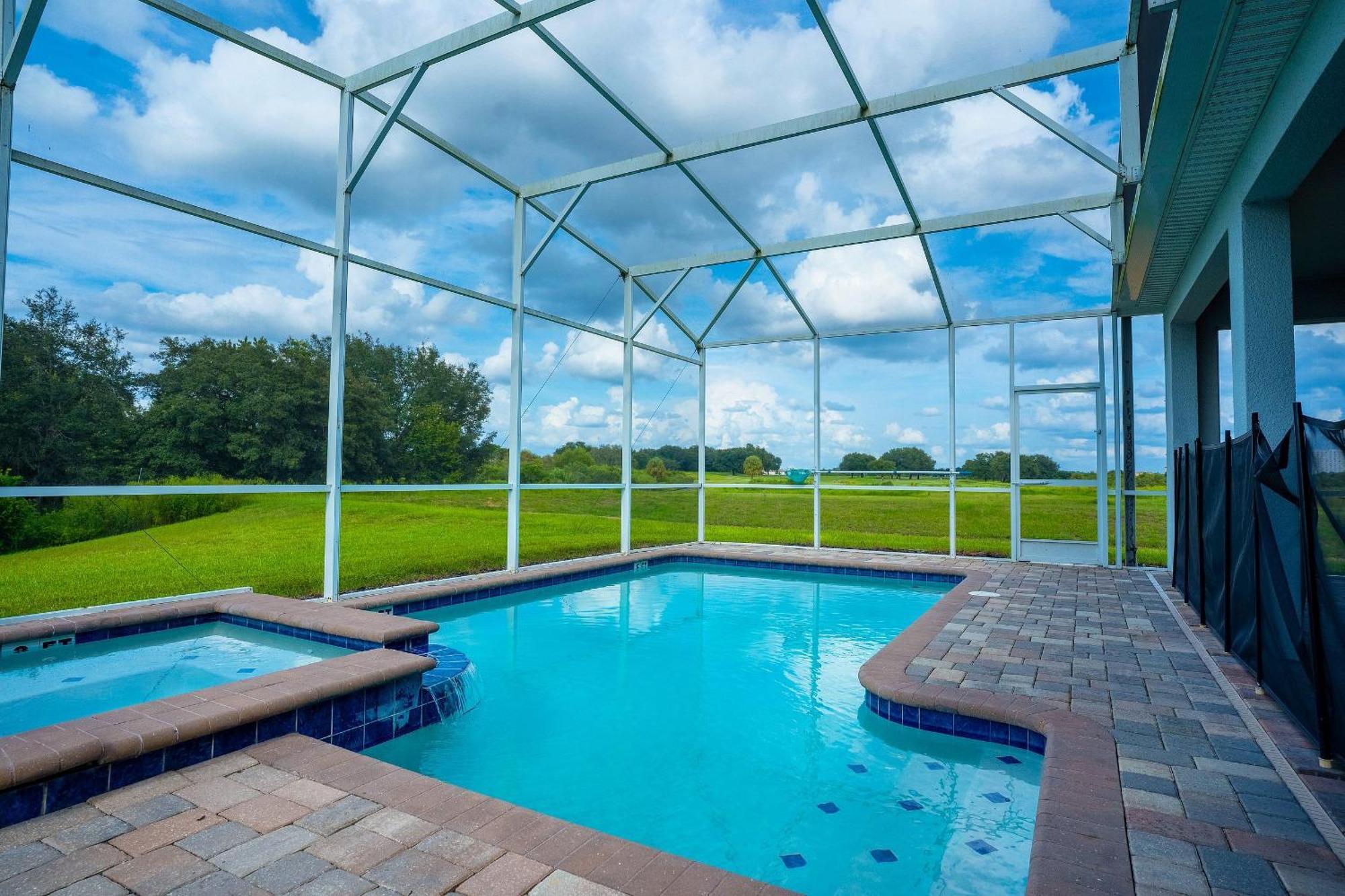 Villa Private And Luxurious Corner 8bd Lot W/golf View