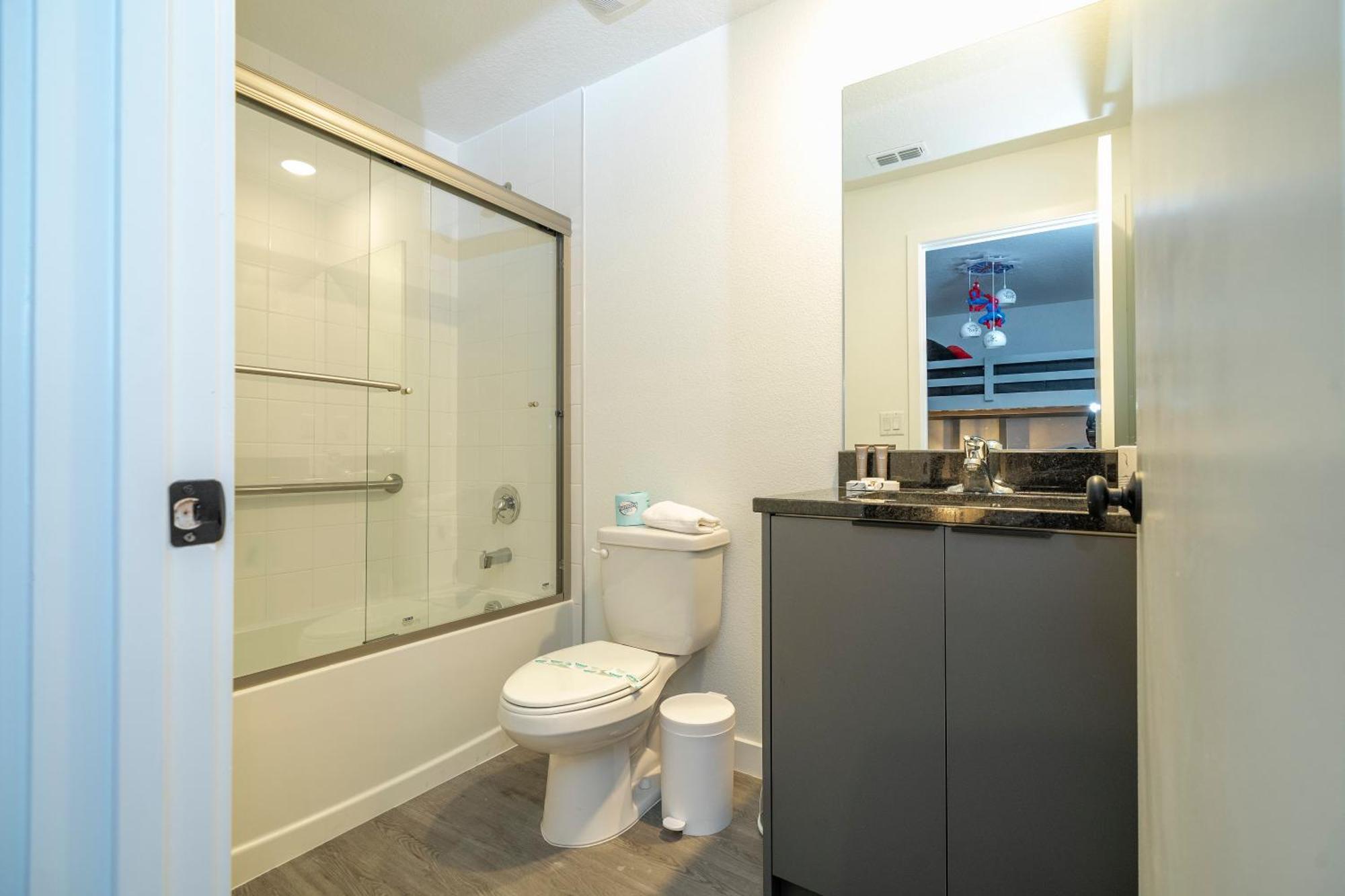 Holiday home 8761 Zd - Elegant 3br In The Hub - Comfort, Style, And Luxury For Your Perfect Getaway