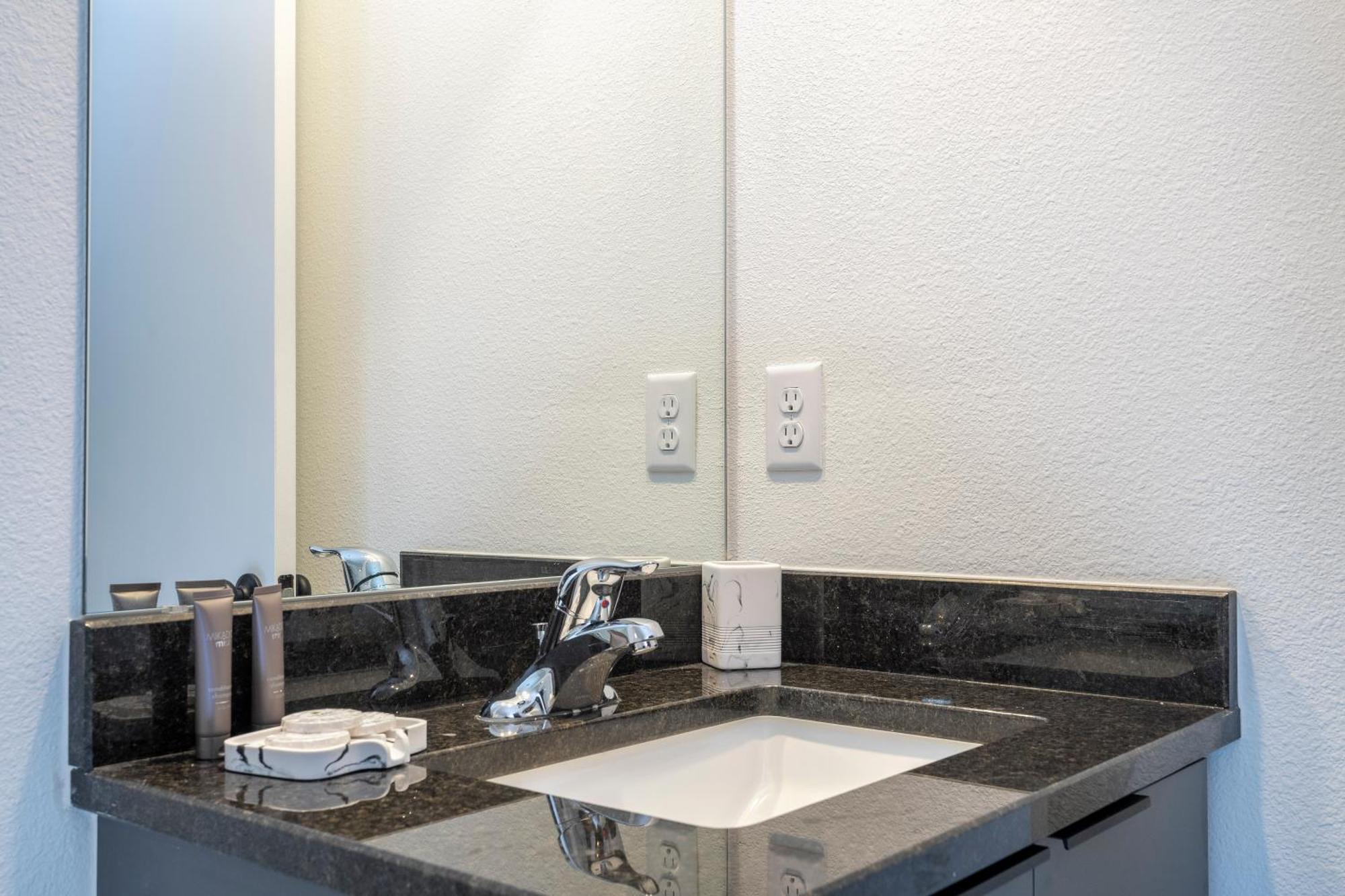 8761 Zd - Elegant 3br In The Hub - Comfort, Style, And Luxury For Your Perfect Getaway