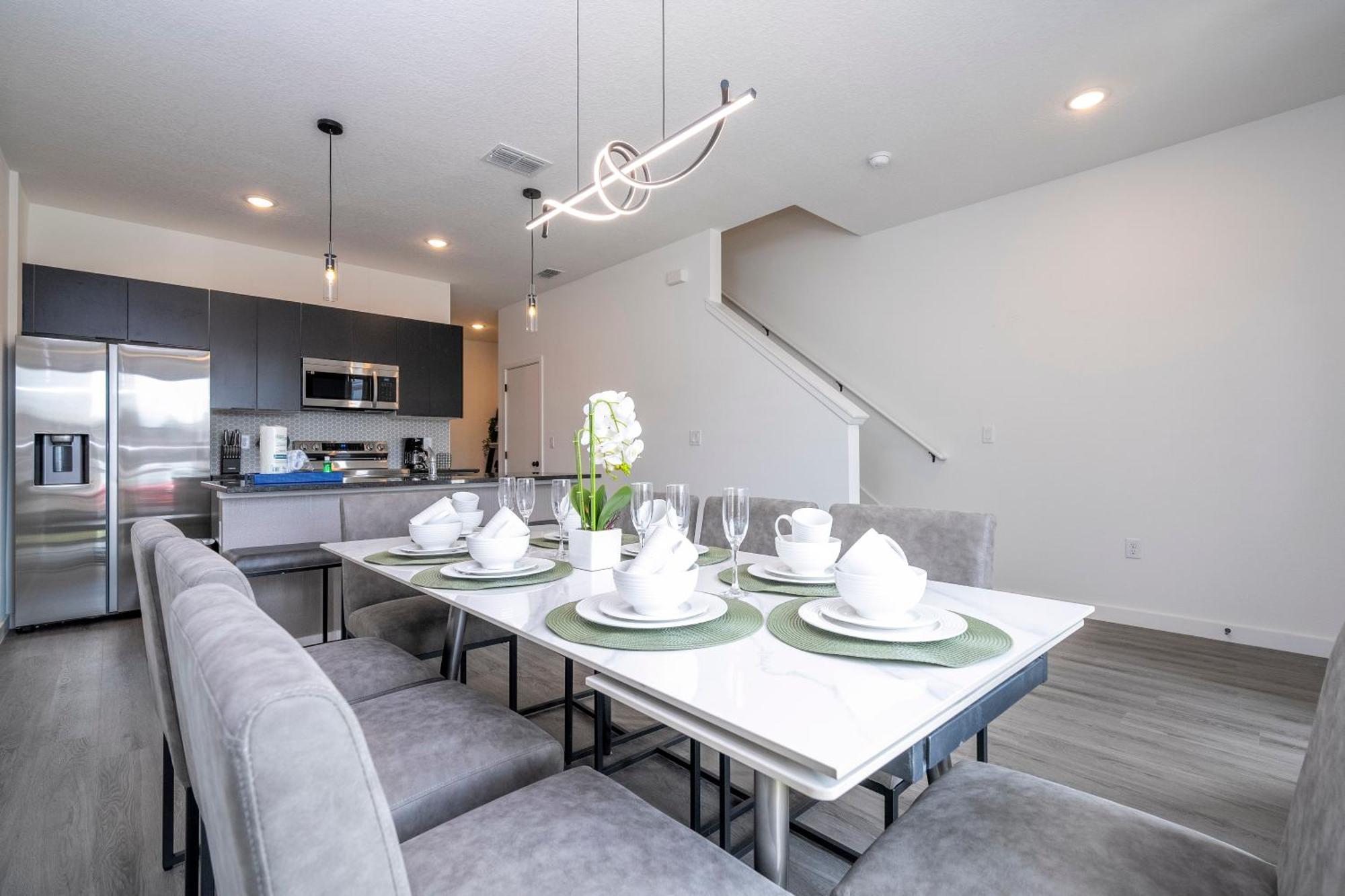 Holiday home 8761 Zd - Elegant 3br In The Hub - Comfort, Style, And Luxury For Your Perfect Getaway *