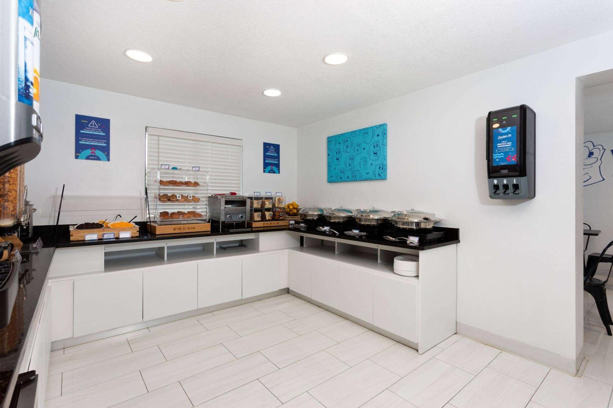 Developer Highway, A Howard Johnson By Wyndham Hotel Kissimmee