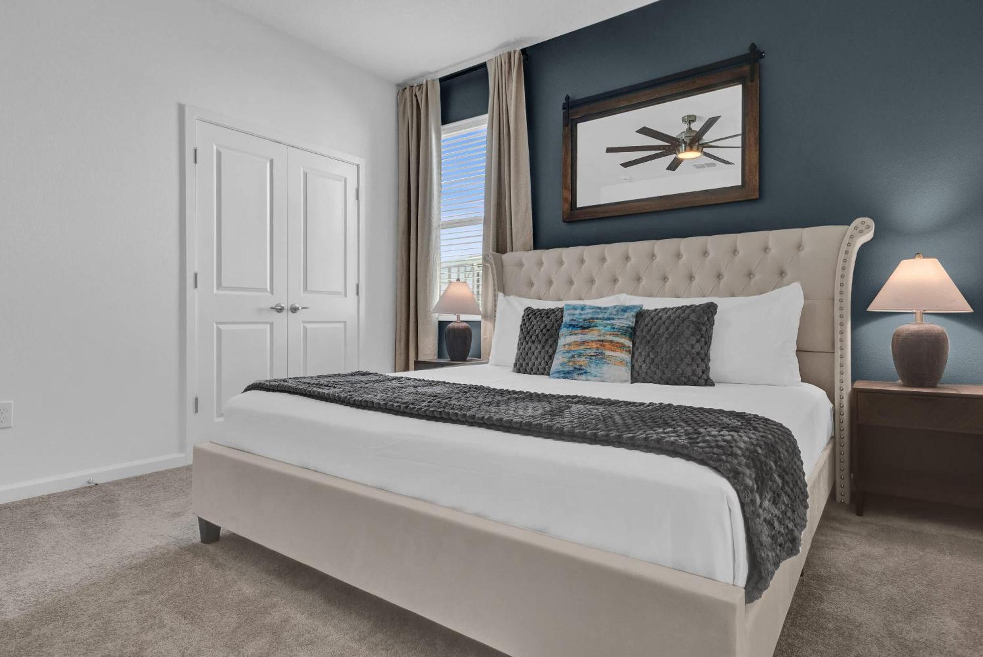 Luxury - The Extras - Sleeps 39