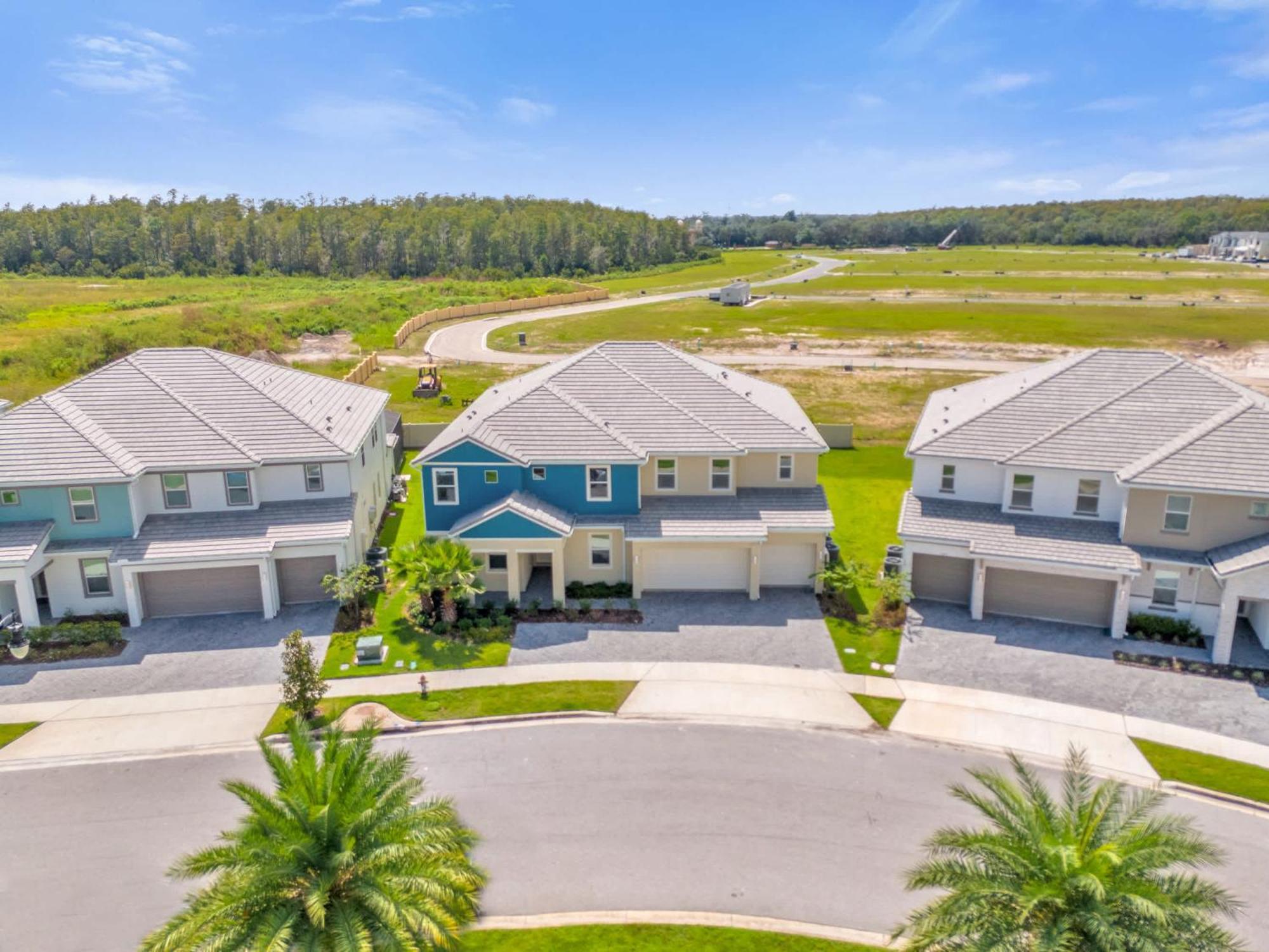 Luxury - The Extras - Sleeps 39 *