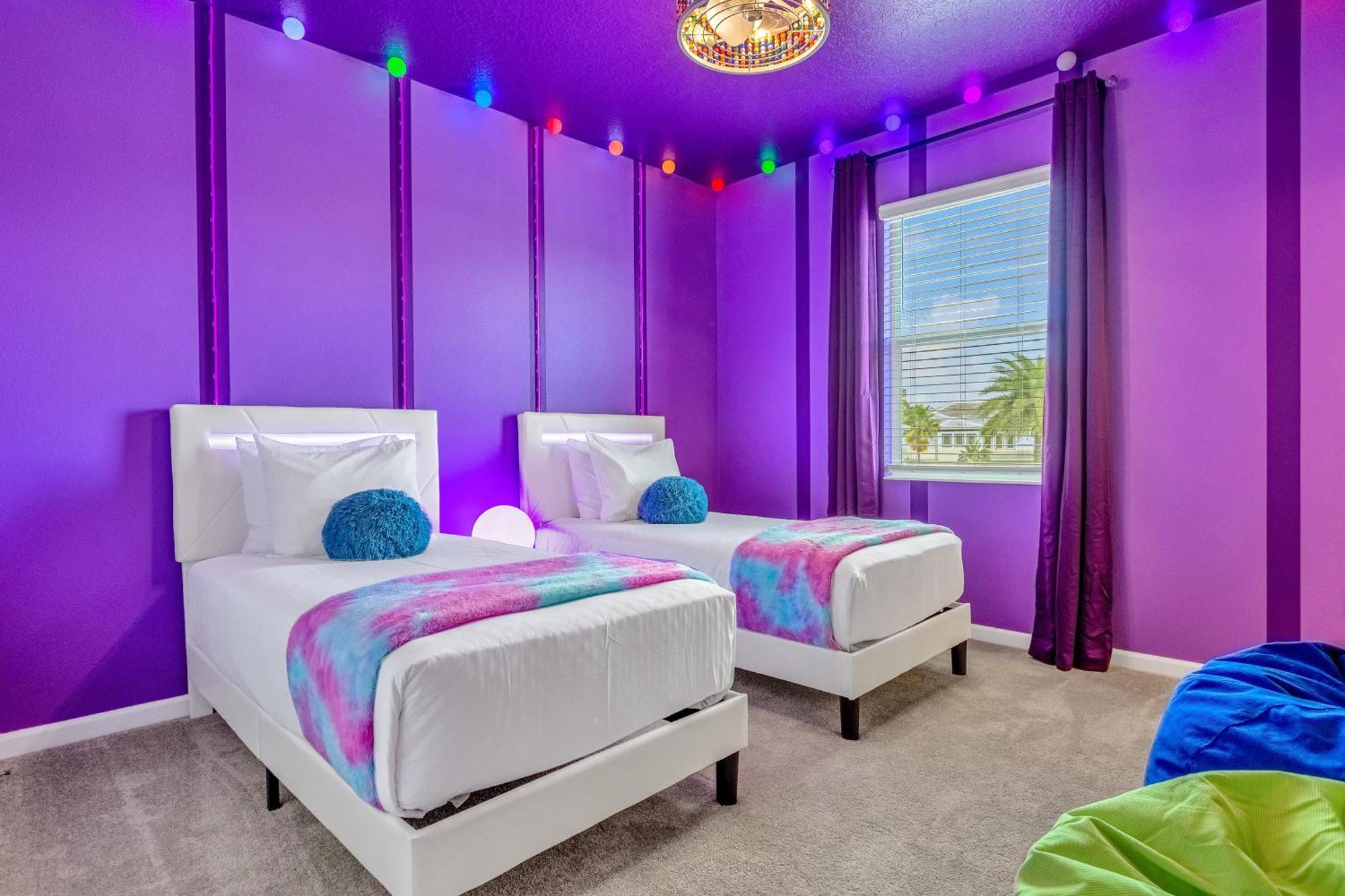 Luxury - The Extras - Sleeps 39 *