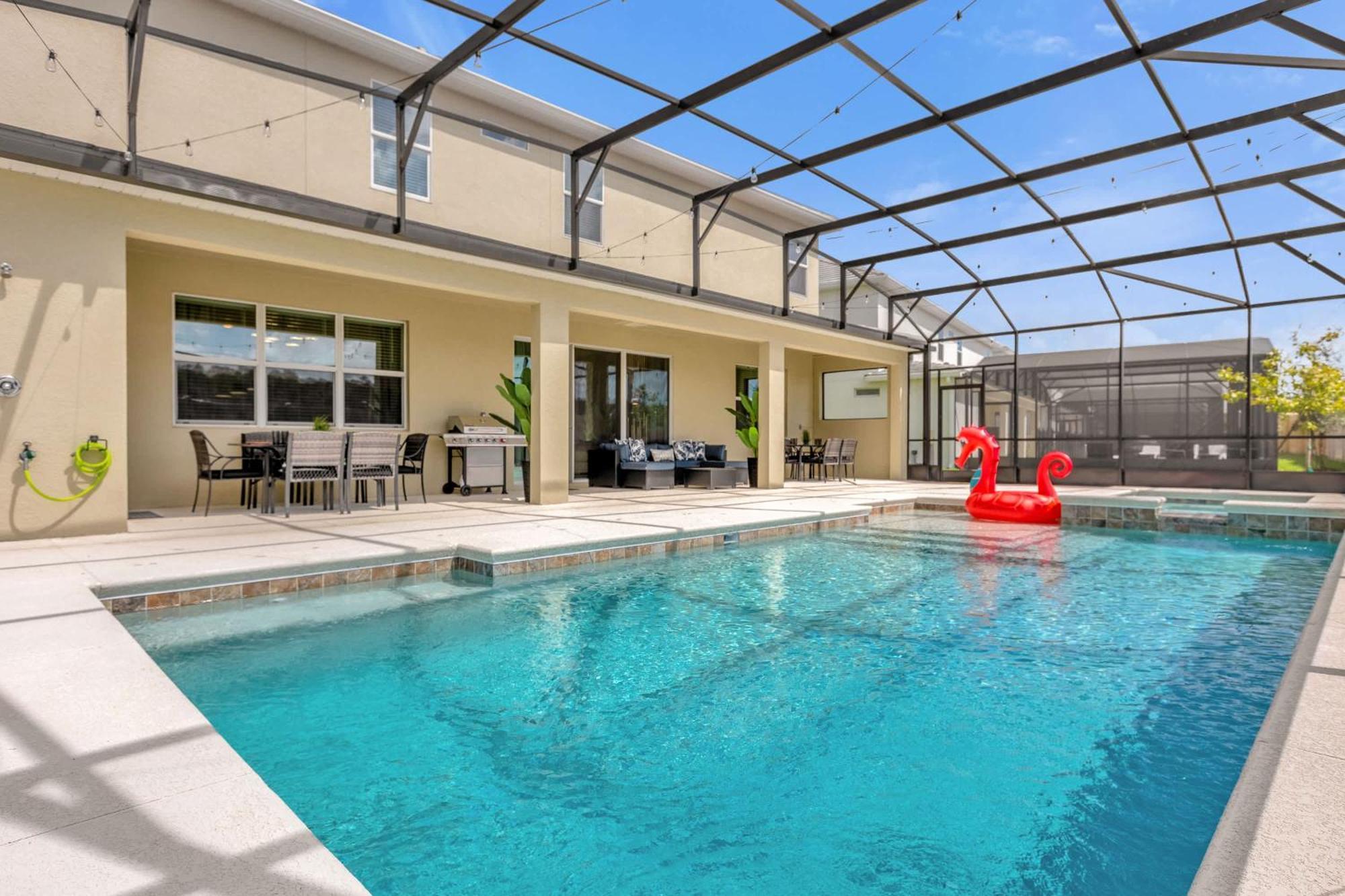 Luxury - The Extras - Sleeps 39