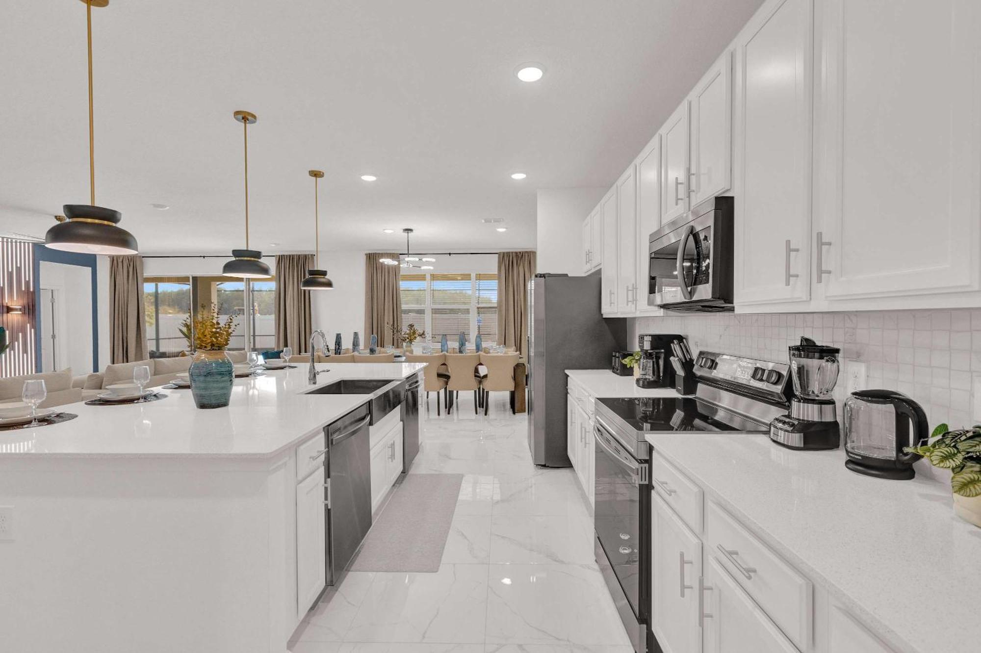 Luxury - The Extras - Sleeps 39 *