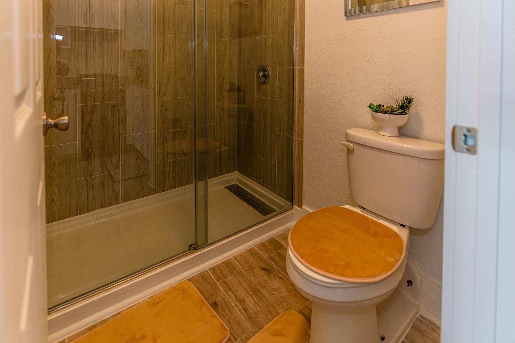Apartment Beautiful Rose 1-bedroom 8mins From Wpool & Gym *