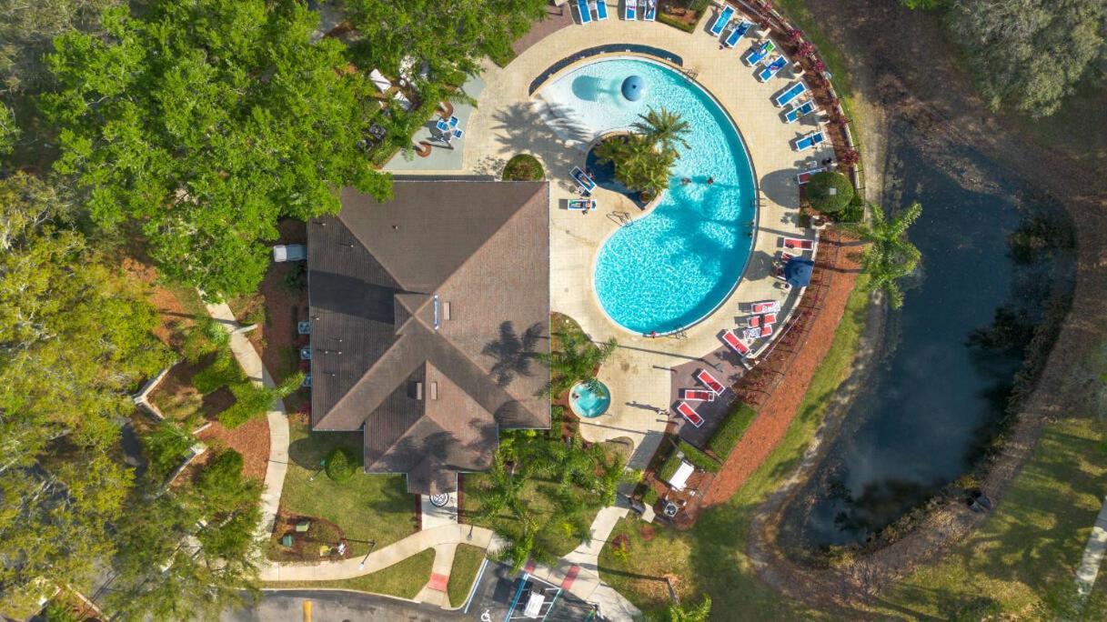 Luxury 4bdr 5 Miles From *