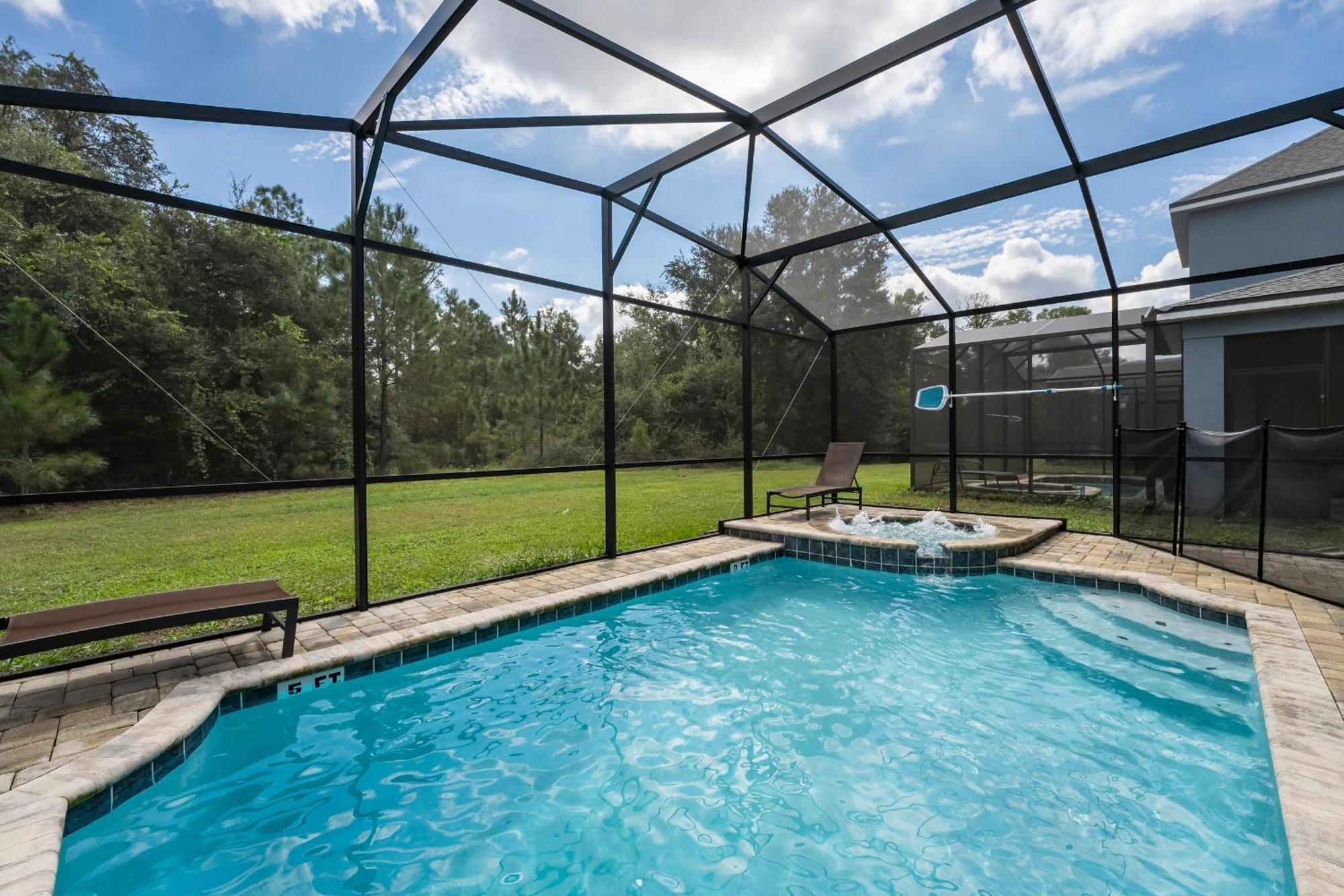 Holiday home Solara Home, Wooded View Pool 6br, Modern Decor