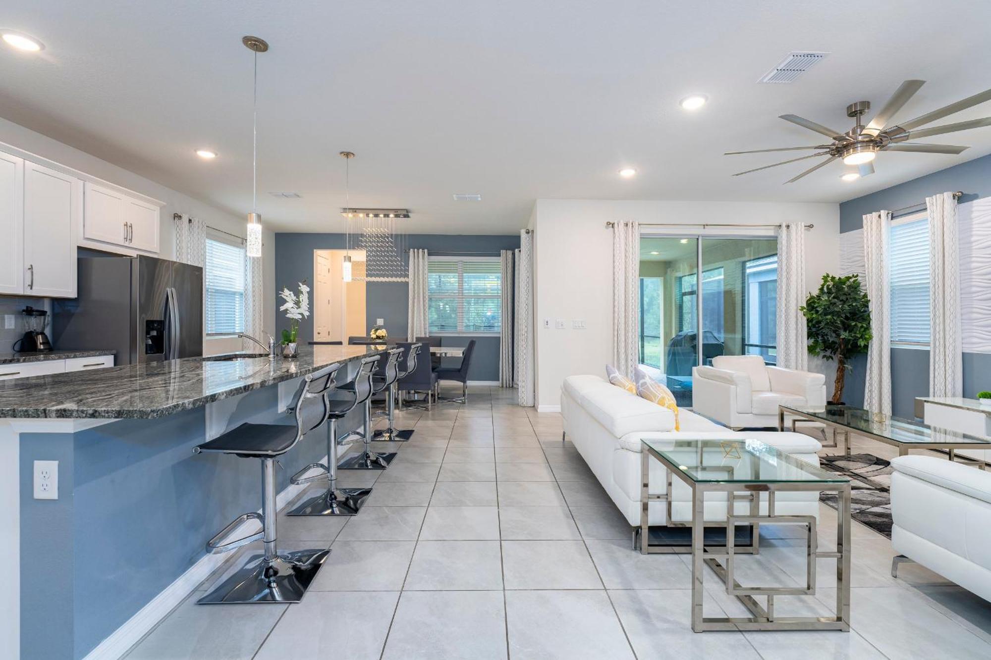 Solara Home, Wooded View Pool 6br, Modern Decor Holiday home *