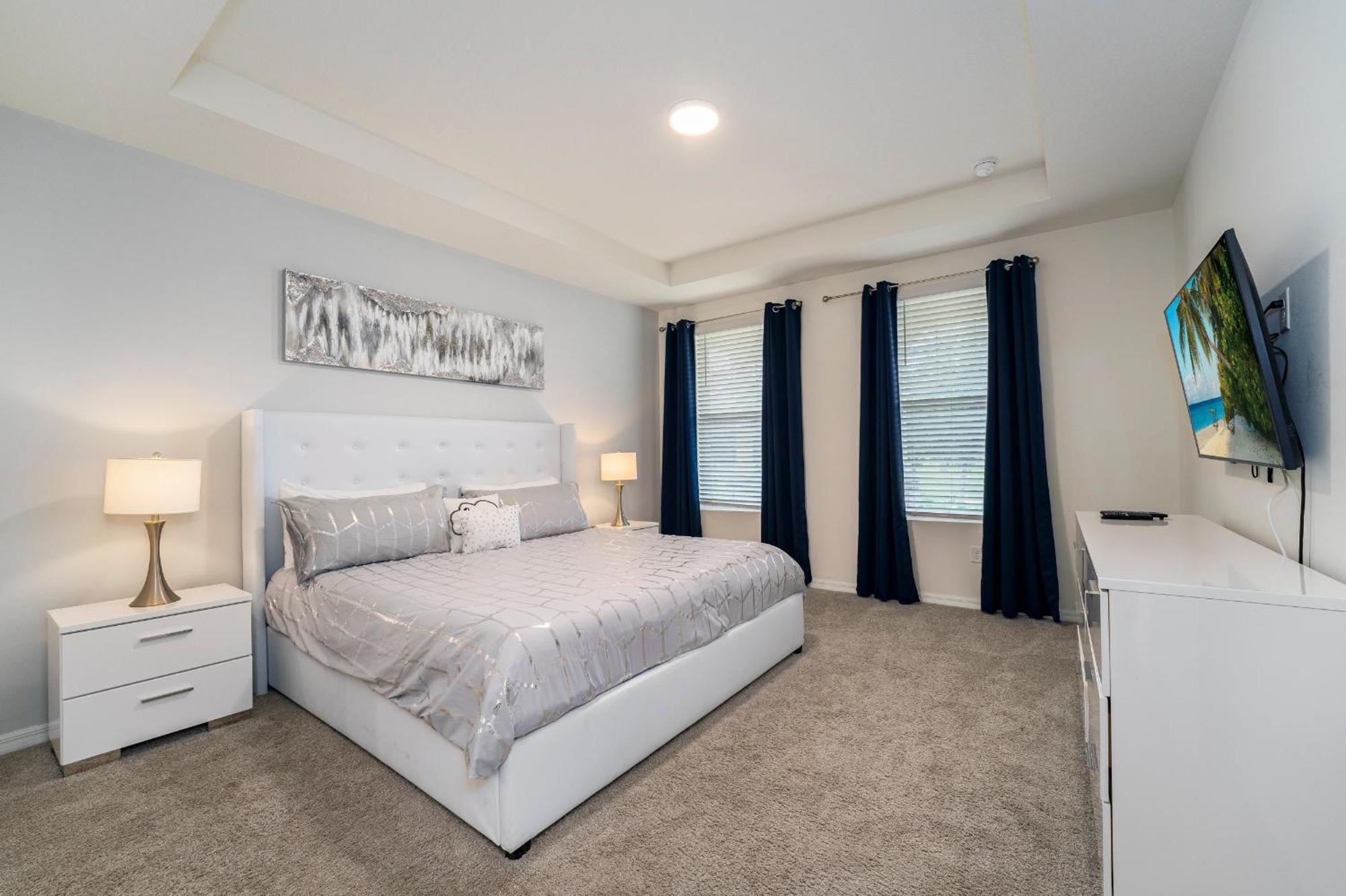 Solara Home, Wooded View Pool 6br, Modern Decor Holiday home