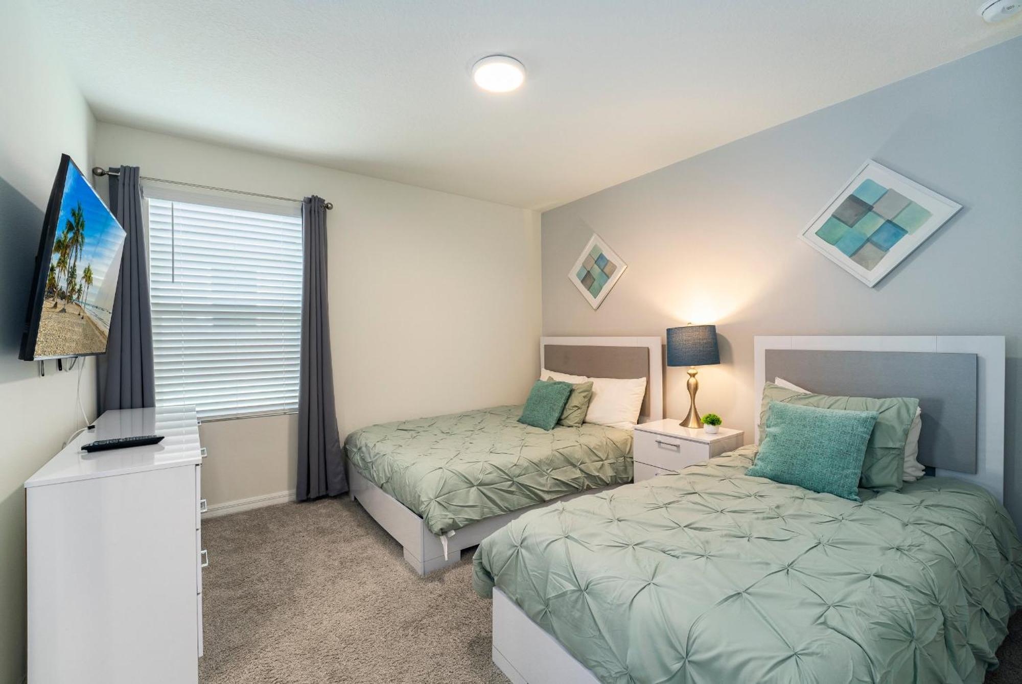 Solara Home, Wooded View Pool 6br, Modern Decor Holiday home Kissimmee