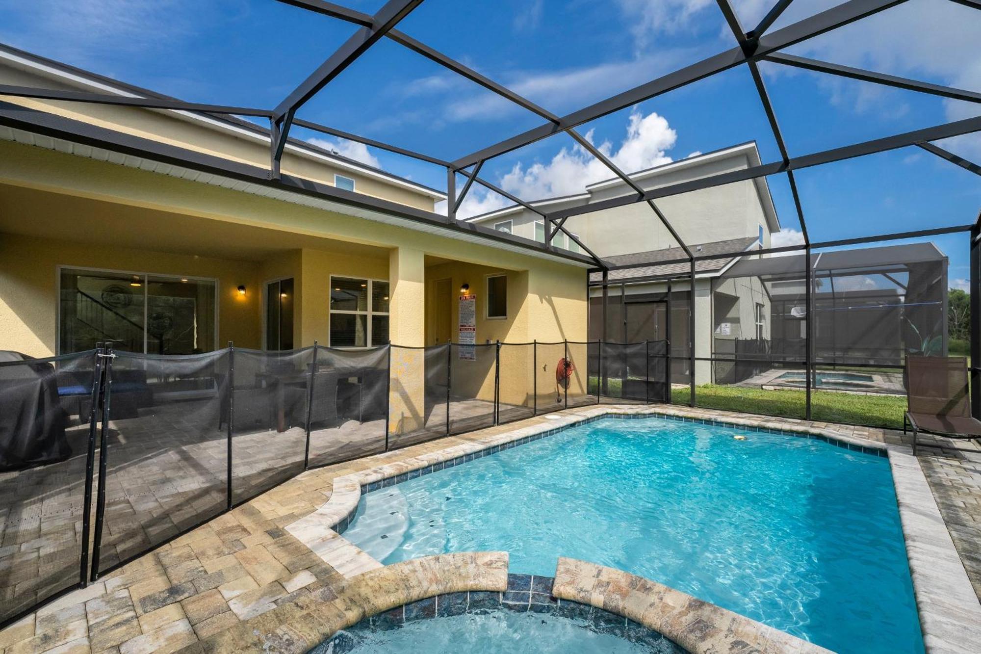 Solara Home, Wooded View Pool 6br, Modern Decor *