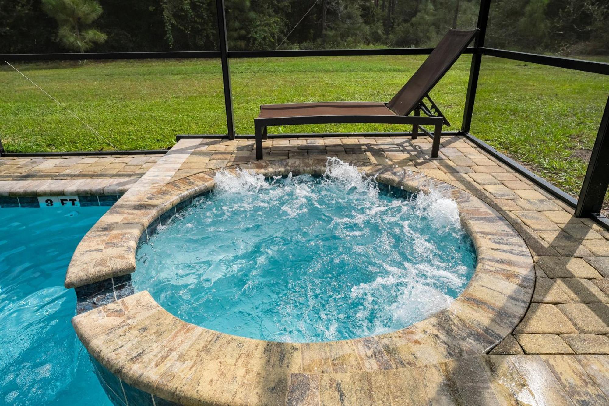 Solara Home, Wooded View Pool 6br, Modern Decor Holiday home *