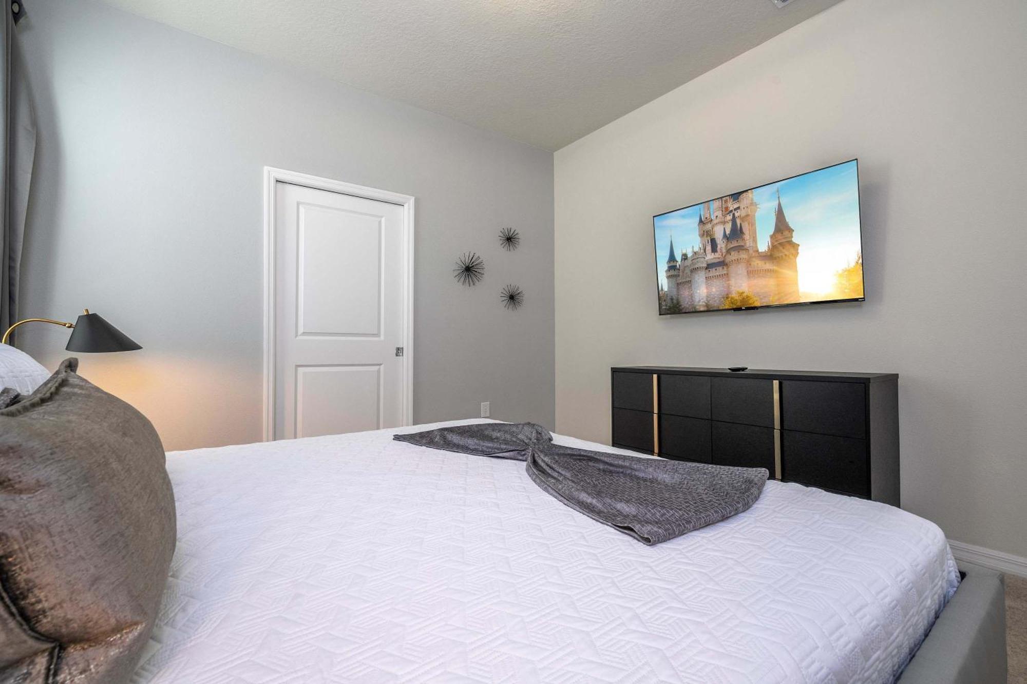 Stunning 7bd Jacuzzi Pool & Close To At Windsor Cay 16217 * Orlando