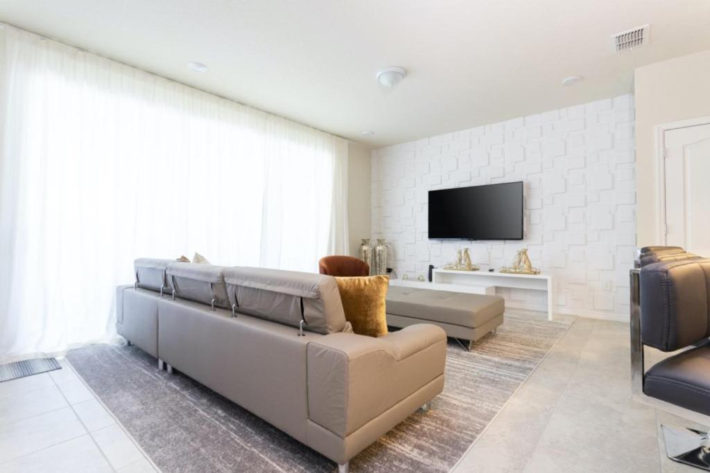 Modern Townhome 5 Beds 3 Kings Private Pool Holiday home Davenport