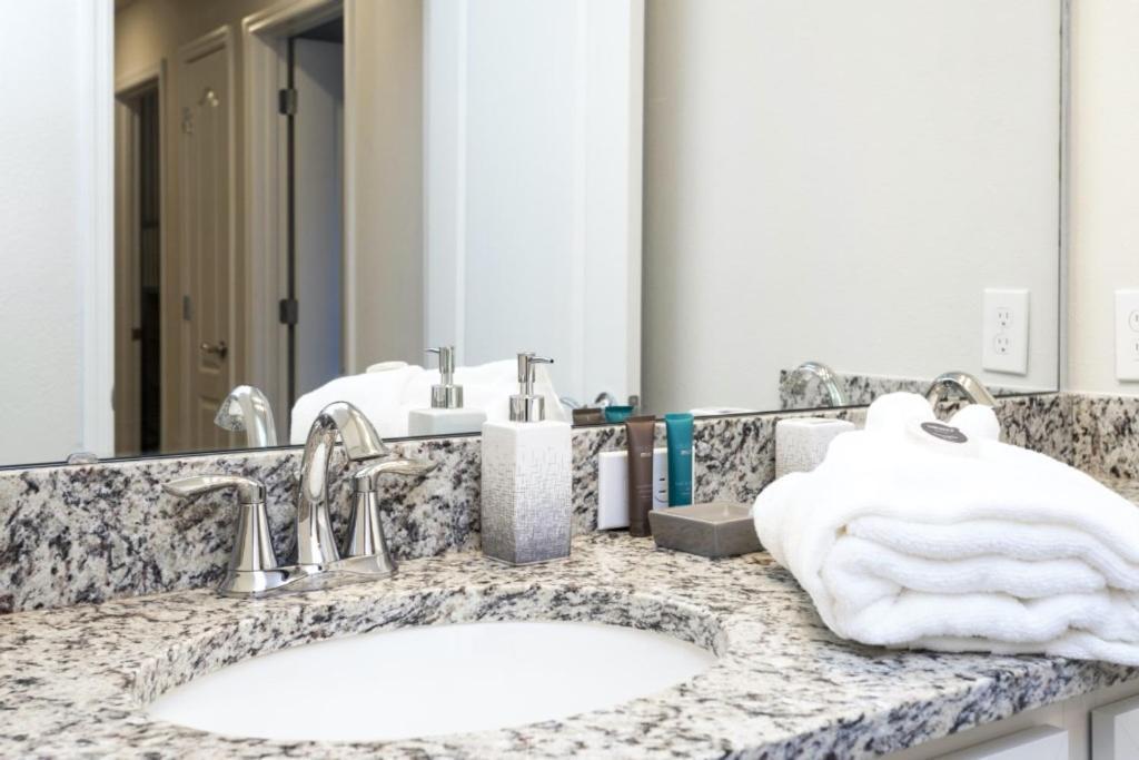 Modern Townhome 5 Beds 3 Kings Private Pool *