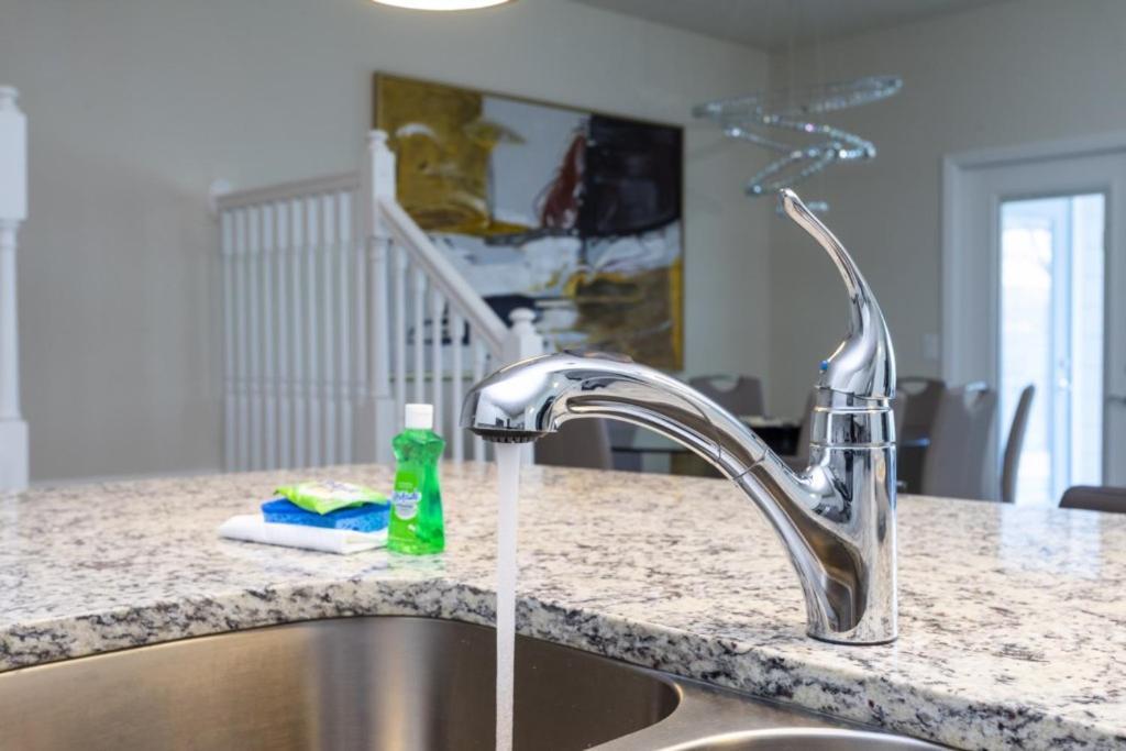 Modern Townhome 5 Beds 3 Kings Private Pool Holiday home Davenport