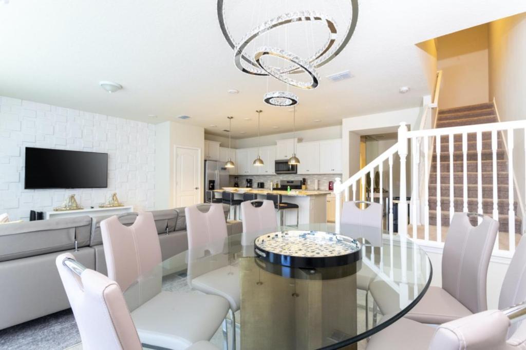 Holiday home Modern Townhome 5 Beds 3 Kings Private Pool *