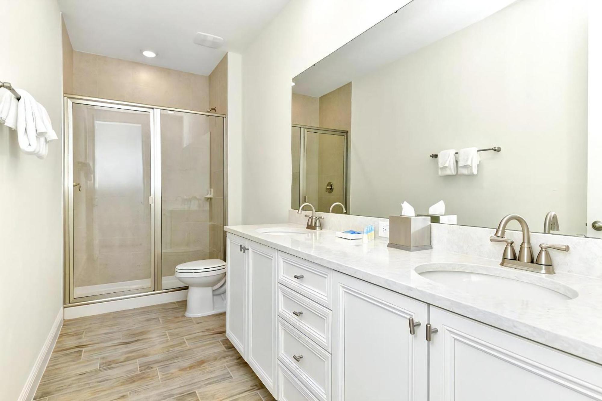 Serene Near With Margaritaville Access - 8147cp Villa